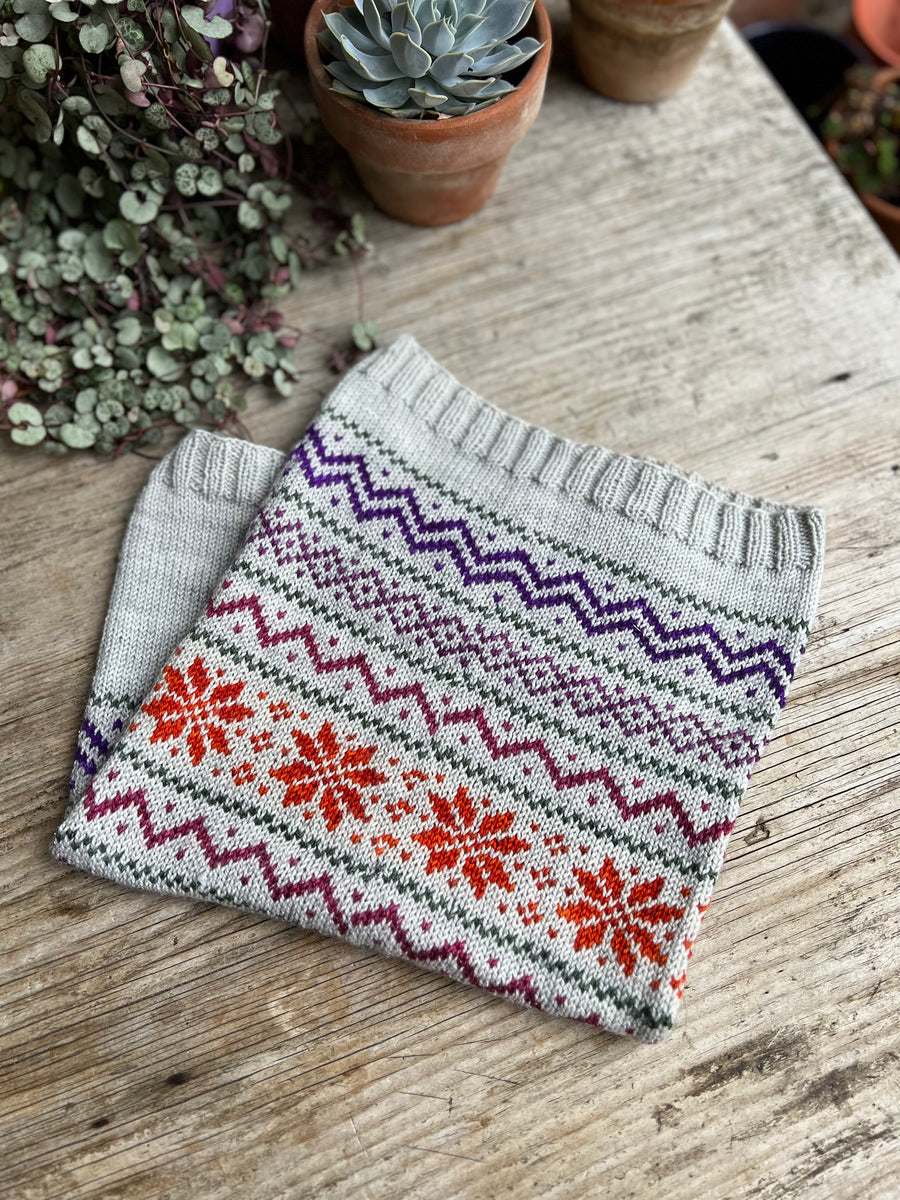 Festive Flower Cowl Kit by Twinset & Purl botanical yarn