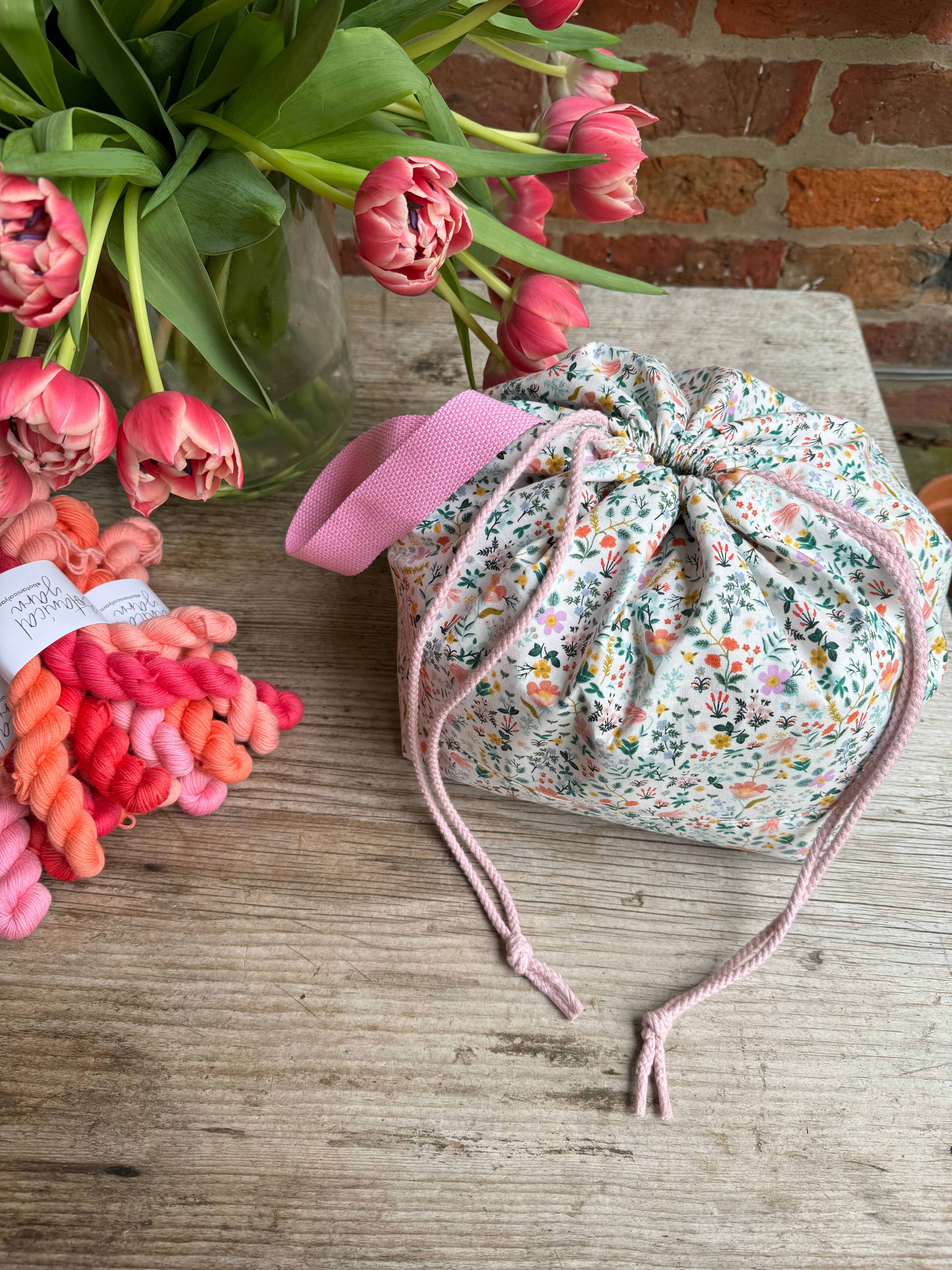 Made to order - Project Bag Style 01 - Delicate Meadow Floral