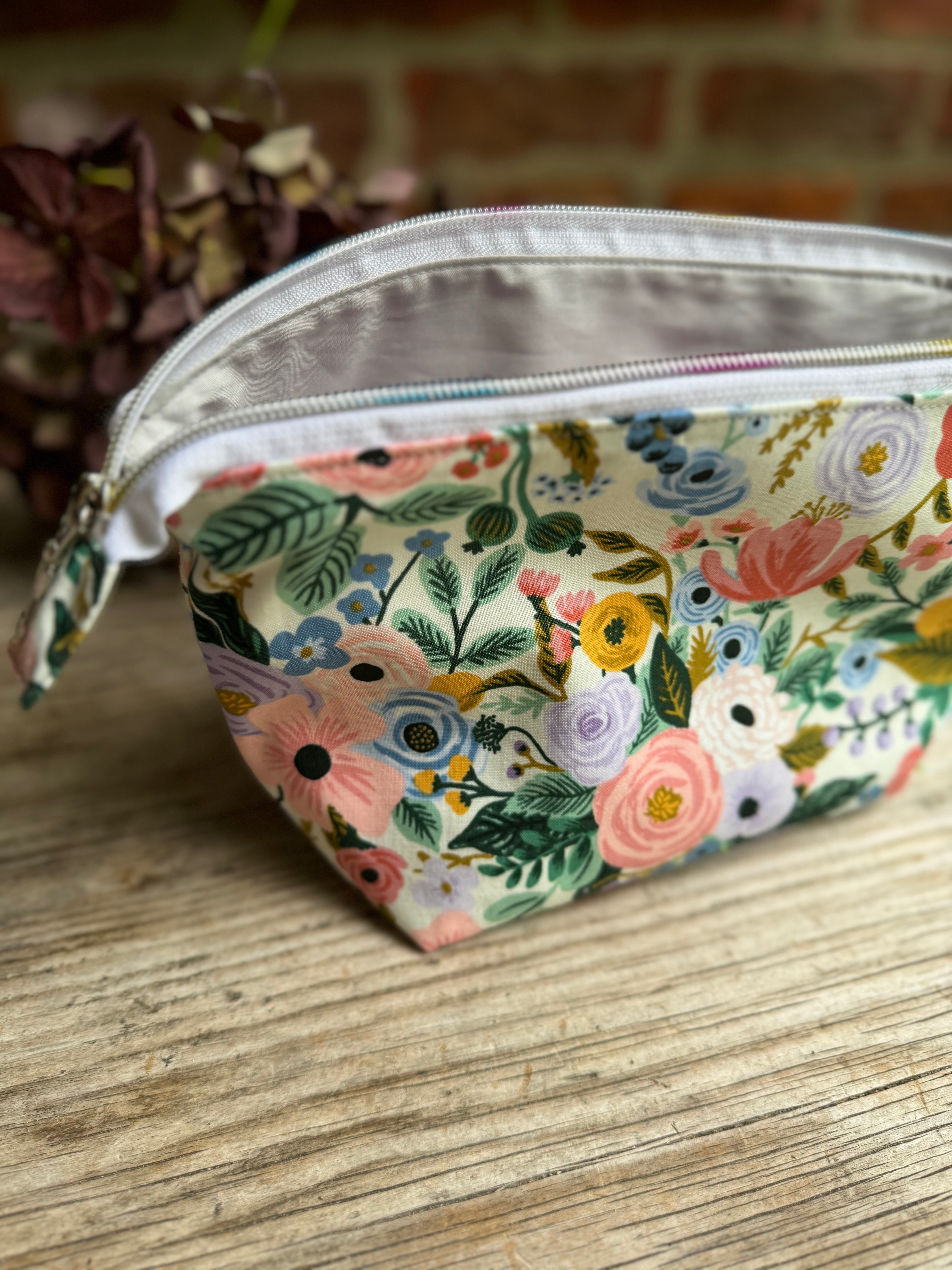 Zip Project Bag Style - Pastel floral