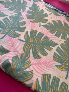 Fabric destash 14 cotton ruby star
