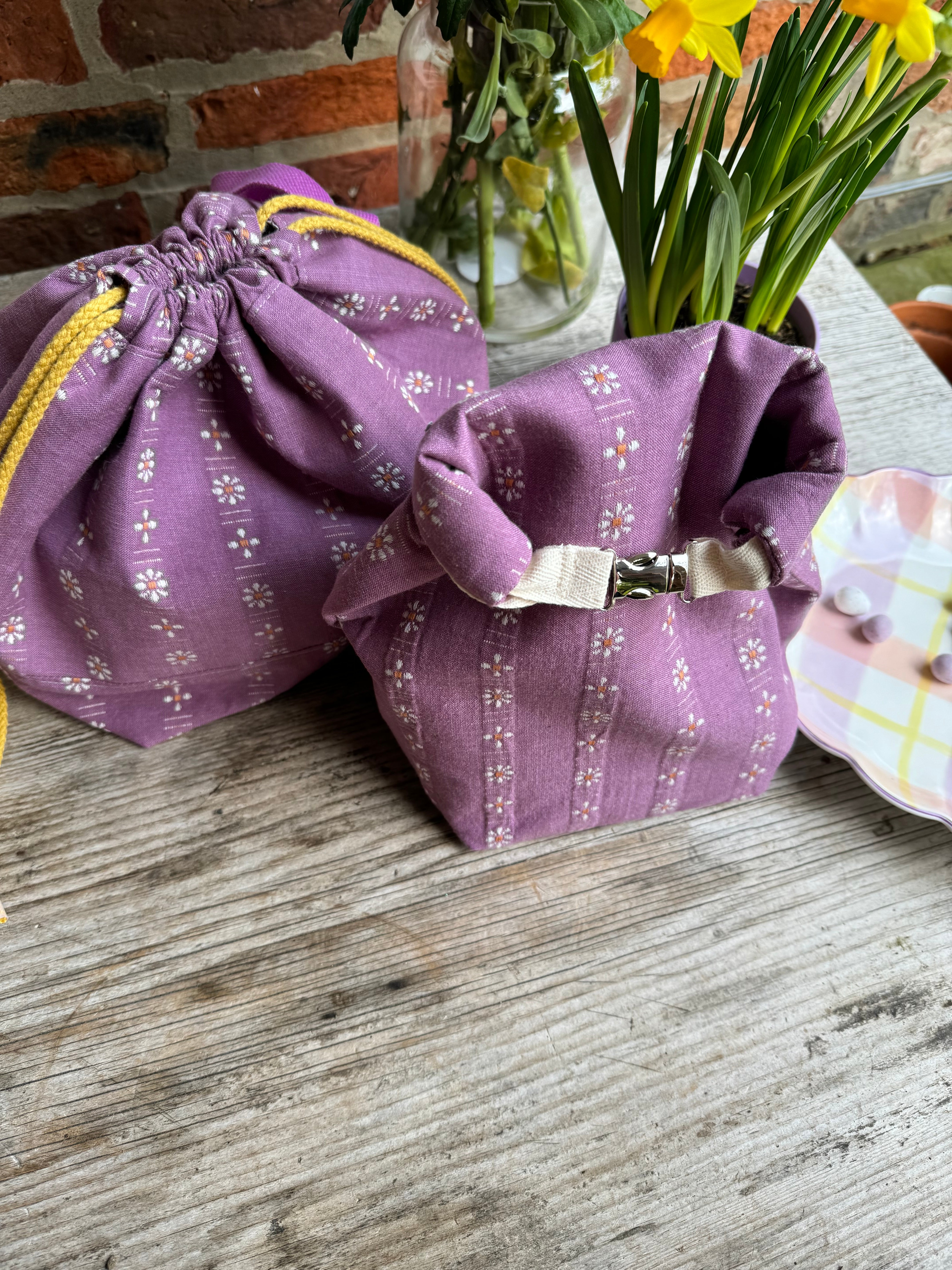 Project Bag Style 04 - Roll Top - Purple embroidered flowers