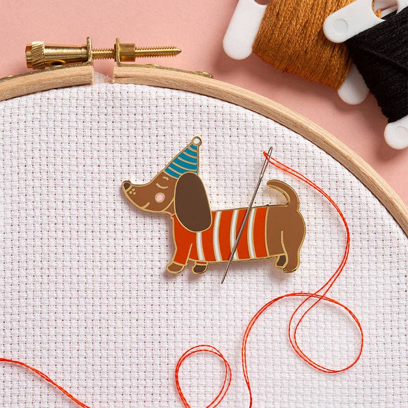 Sausage Dog Dachshund Magnetic Needle Minder