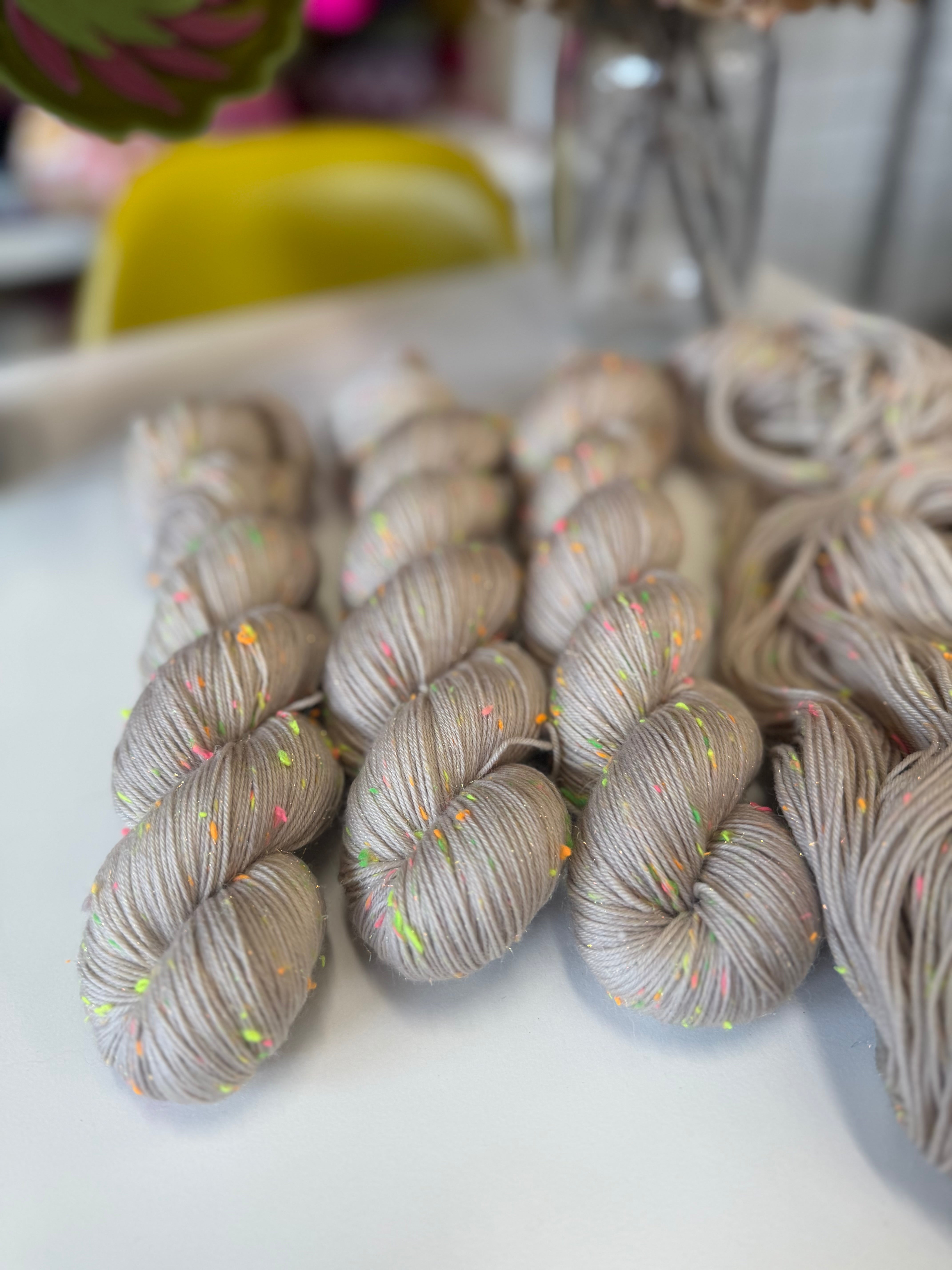 Pampas Grass Sparkle Neon Nep yarn