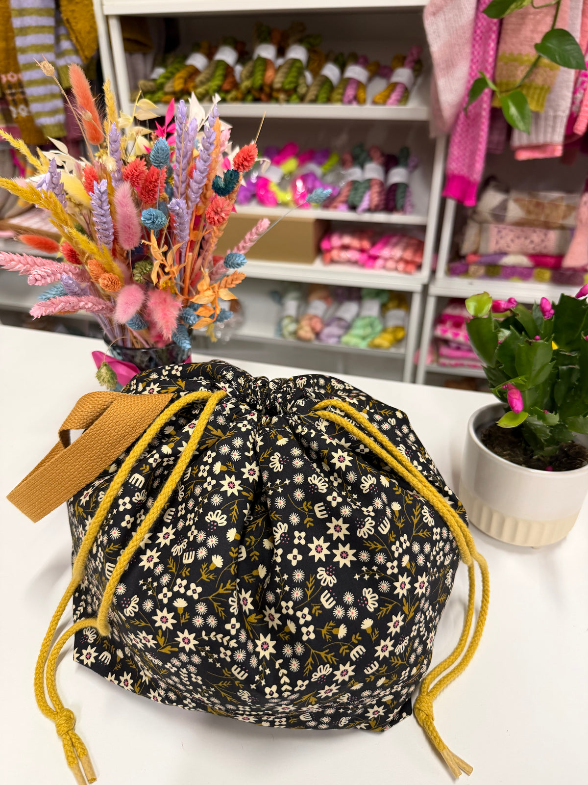 PREORDER - Project Bag Style 01 - Grellow Flowers – botanical yarn