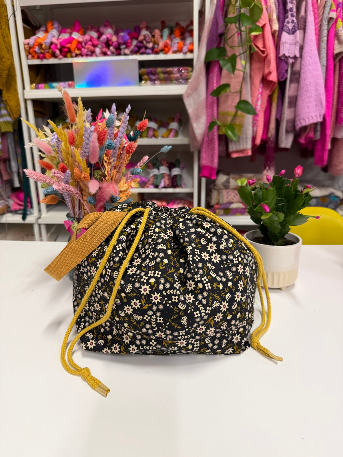 PREORDER - Project Bag Style 01 - Grellow Flowers – botanical yarn