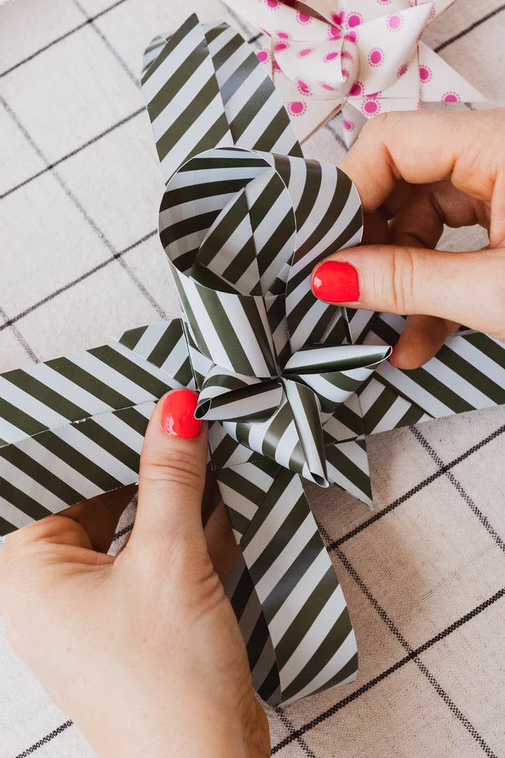 Froebel Star Paper Craft Kit – Make 20 Stars in 5 Beautiful