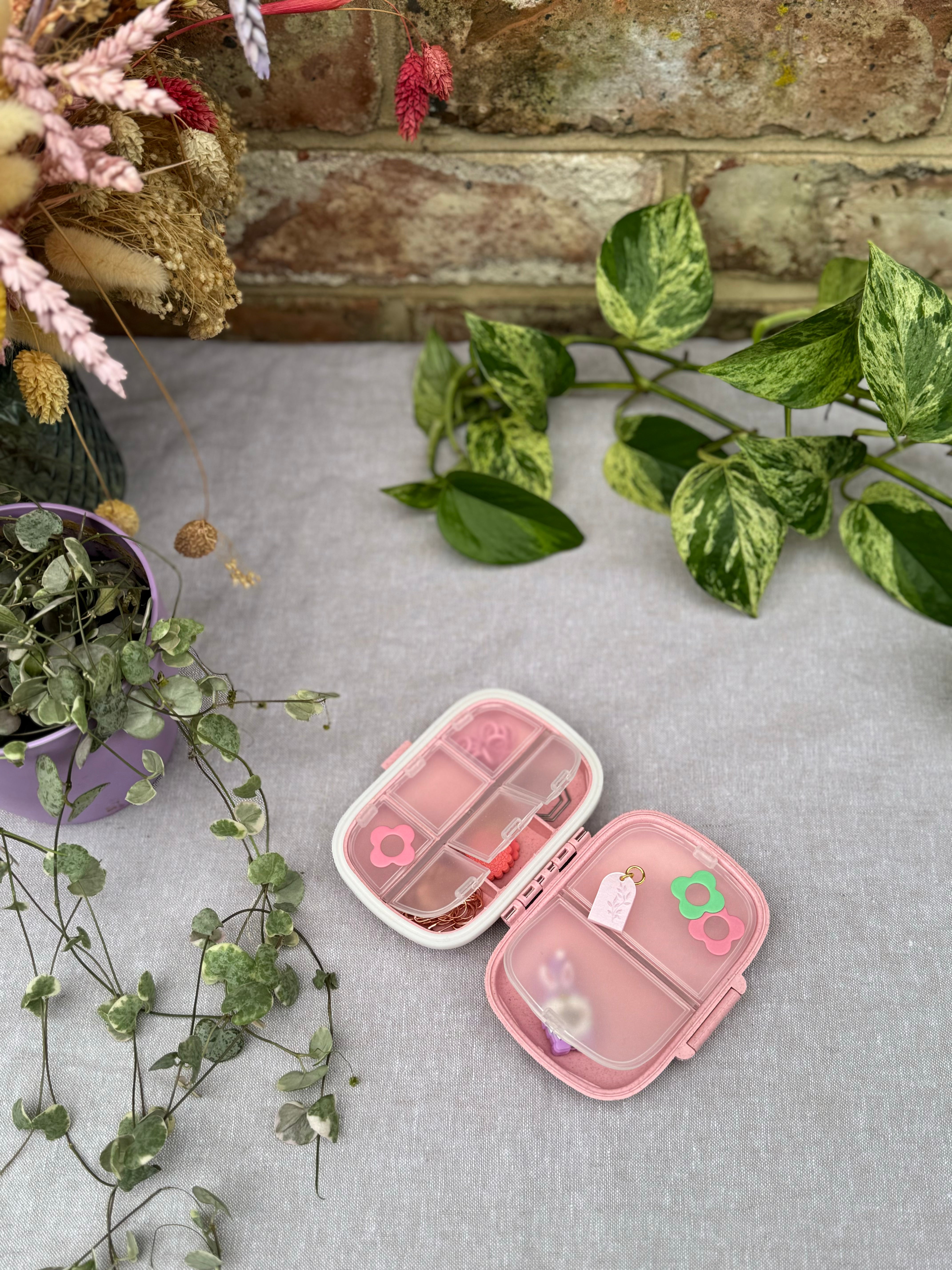 Notions case storage