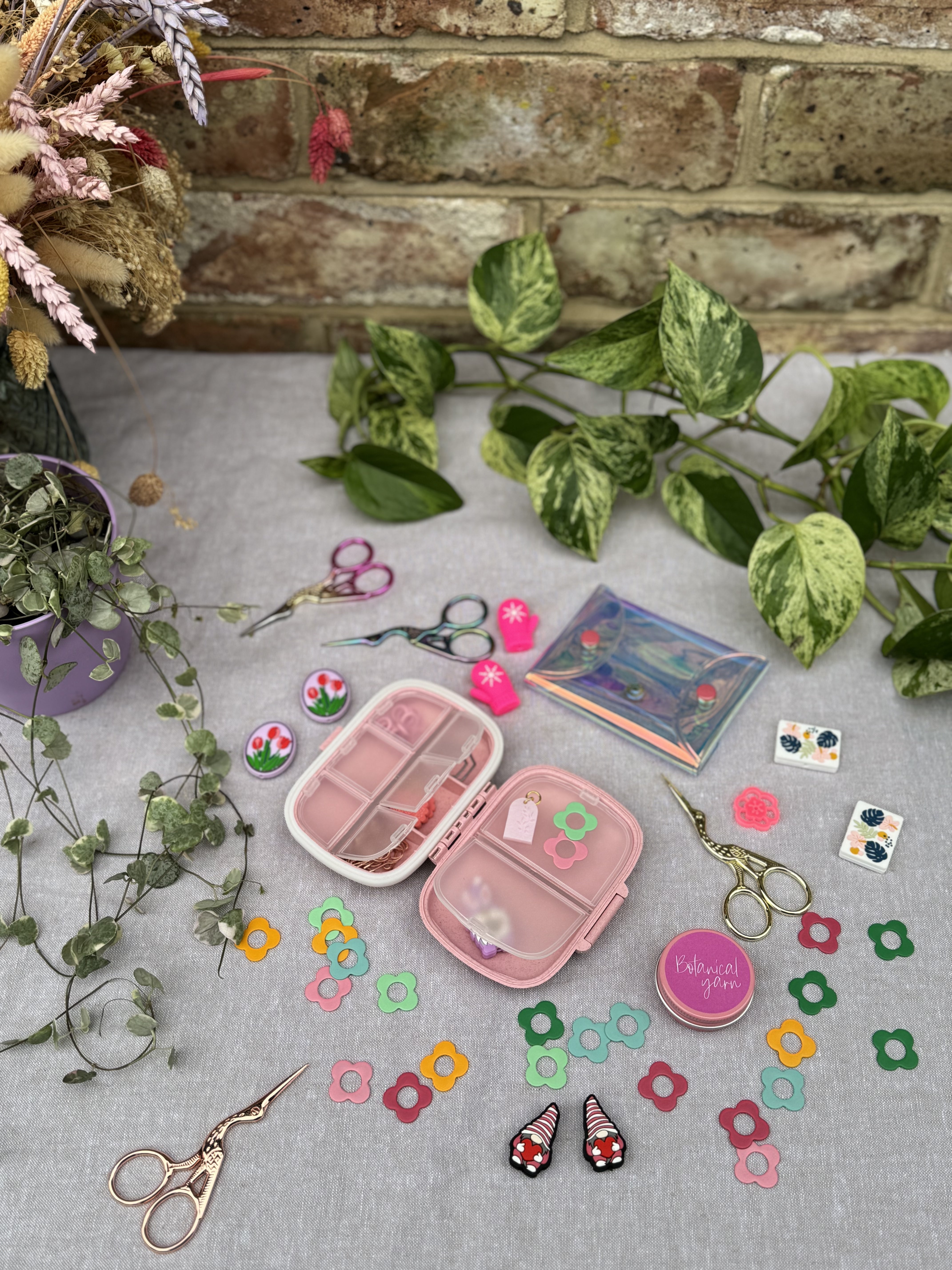 Notions case storage