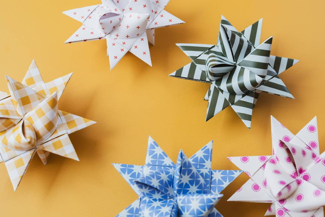 Froebel Star Paper Craft Kit – Make 20 Stars in 5 Beautiful