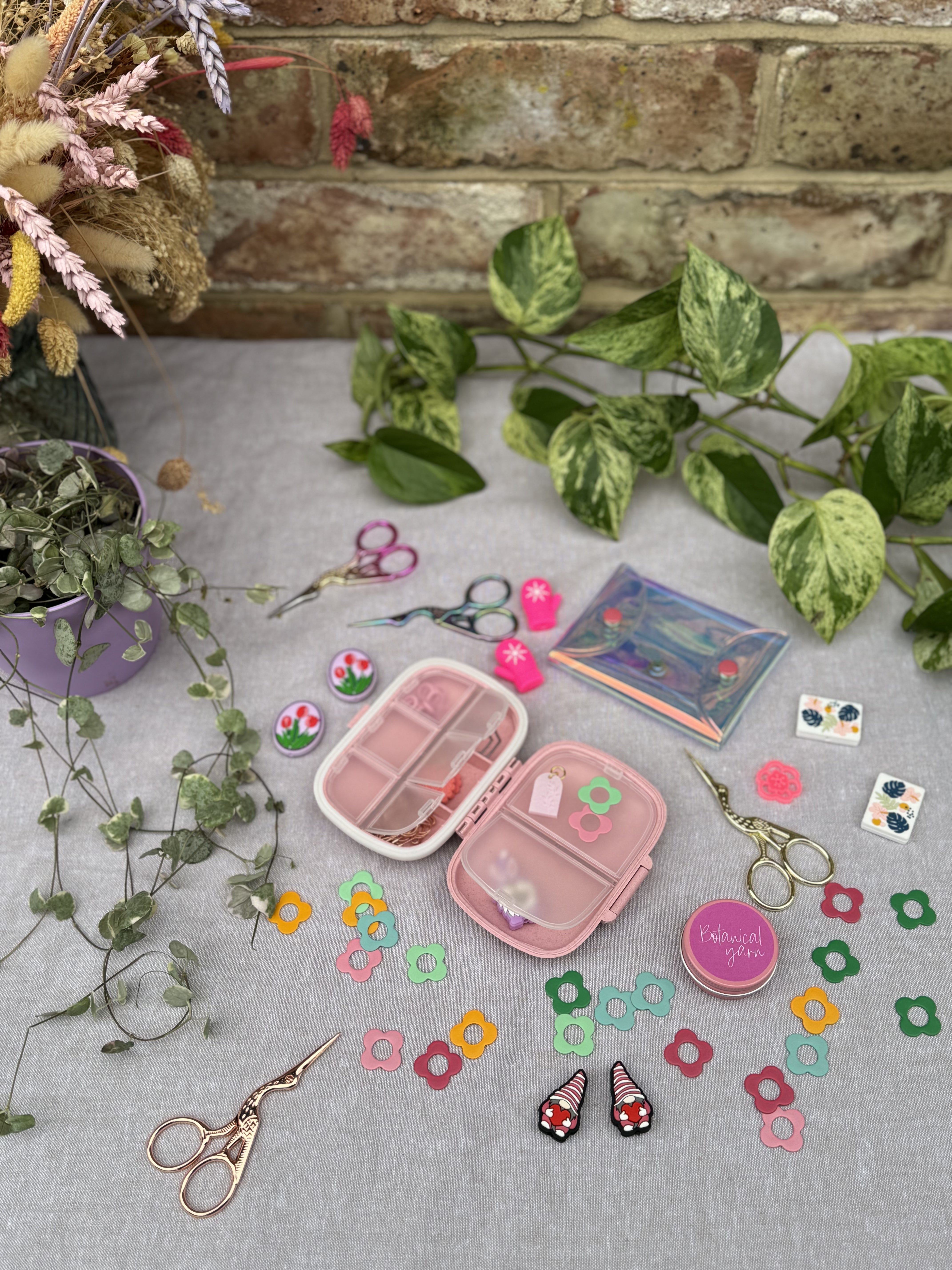 Notions case storage