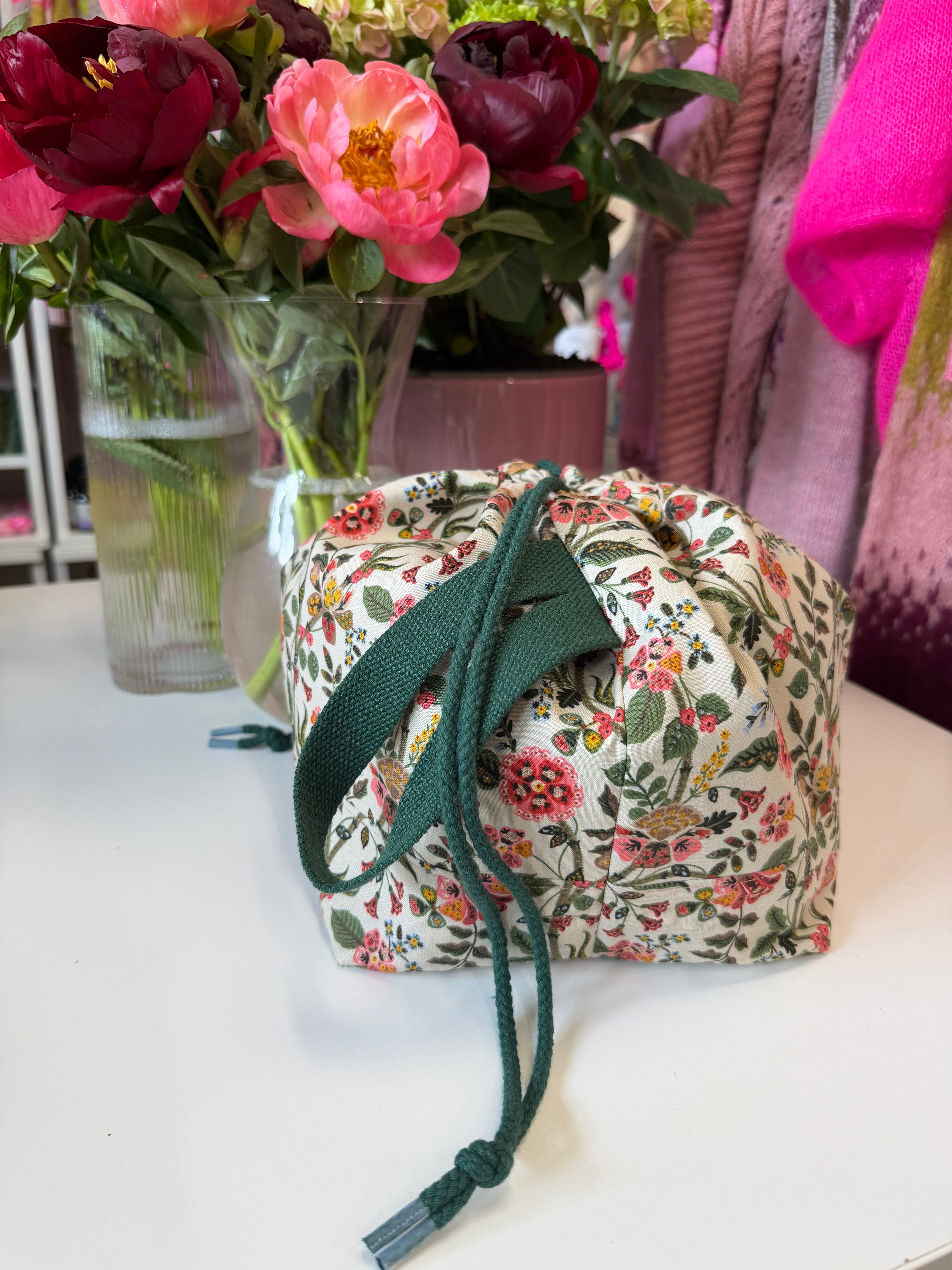 Made to order - Project Bag Style 01 -  Folk Flowers