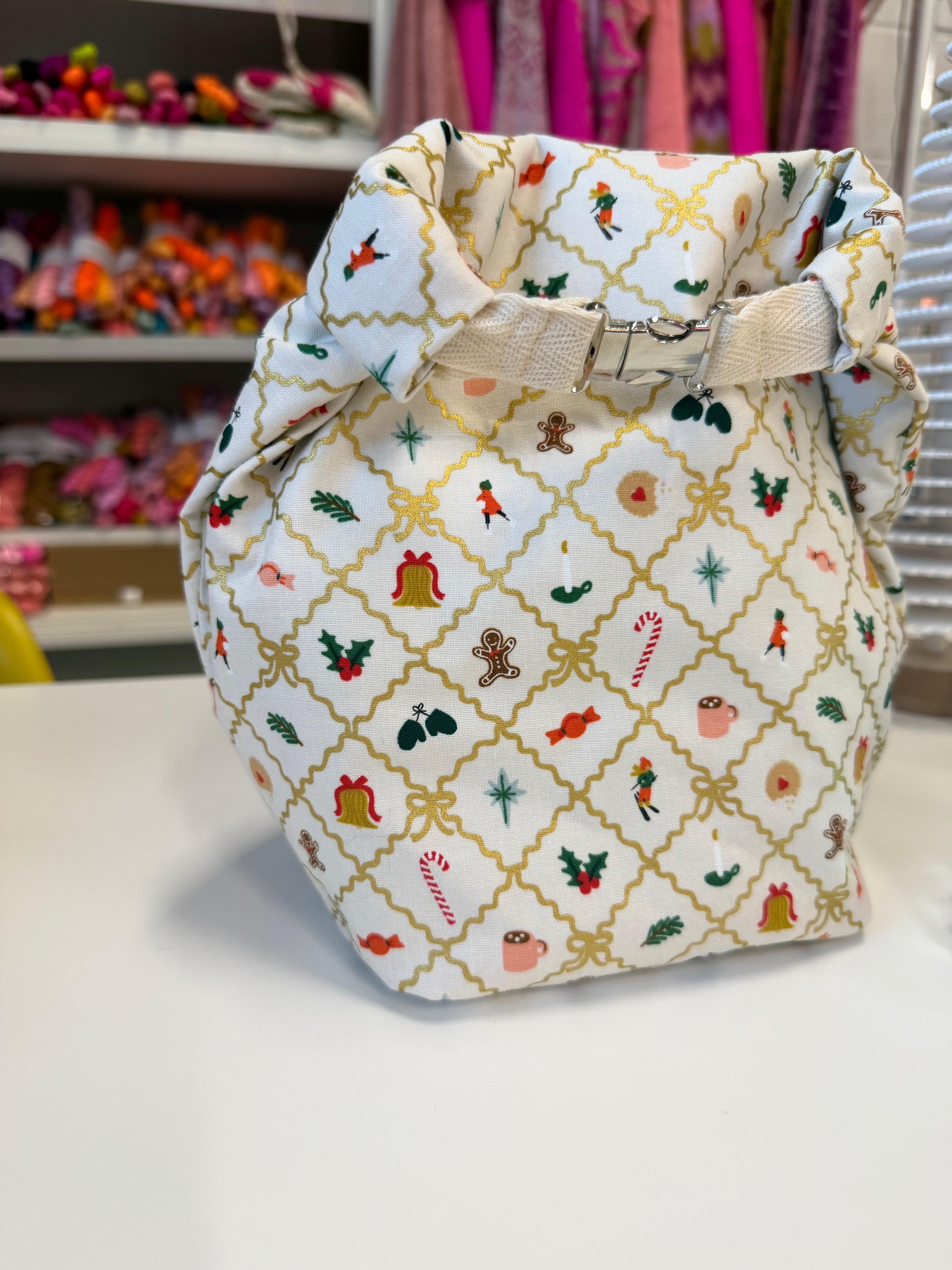 PREORDER - Project Bag Style 04 - Roll Top - Christmas Criss Cross