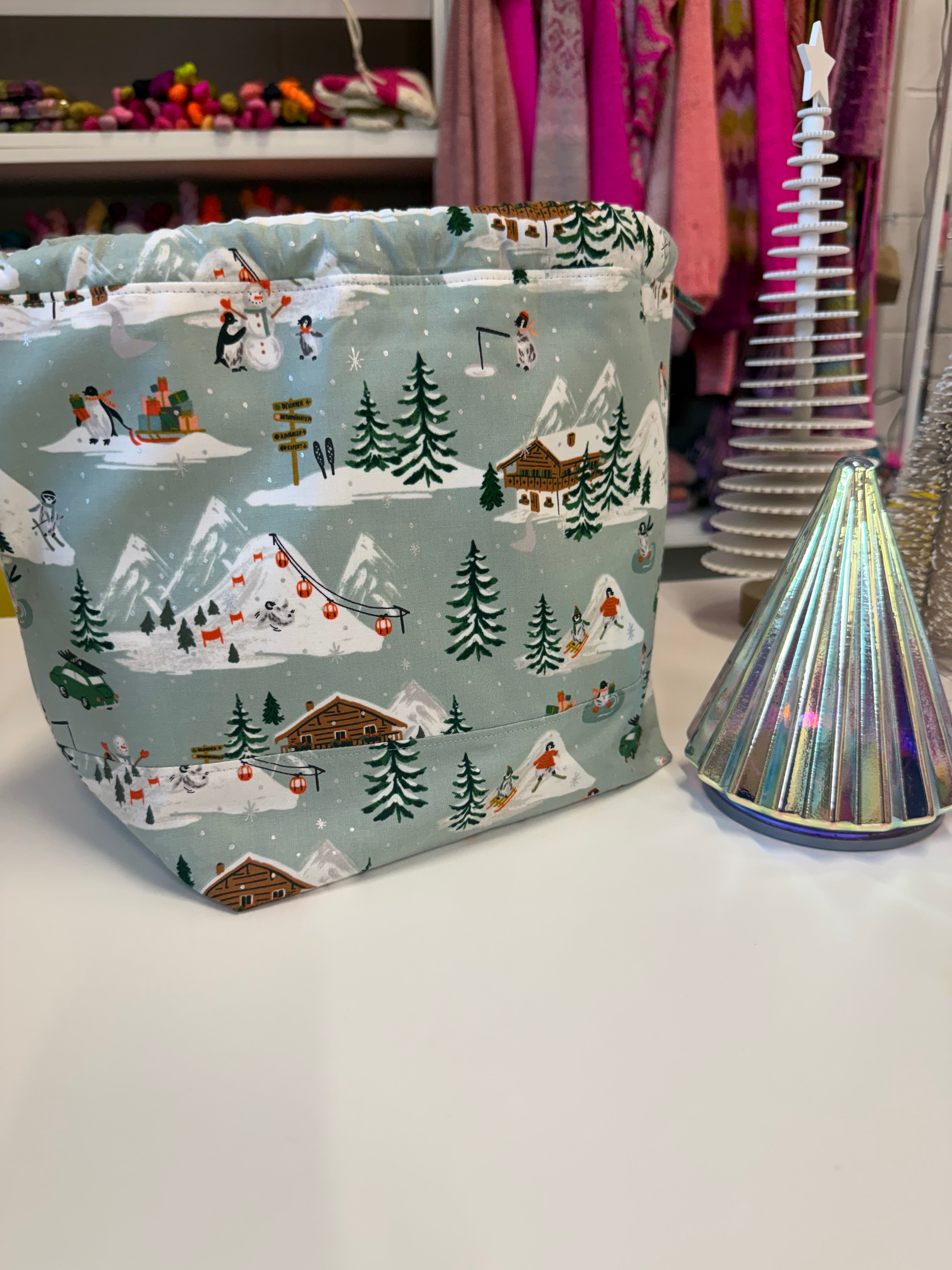 PREORDER - Project Bag Style 01 - Green Skiing Penguins