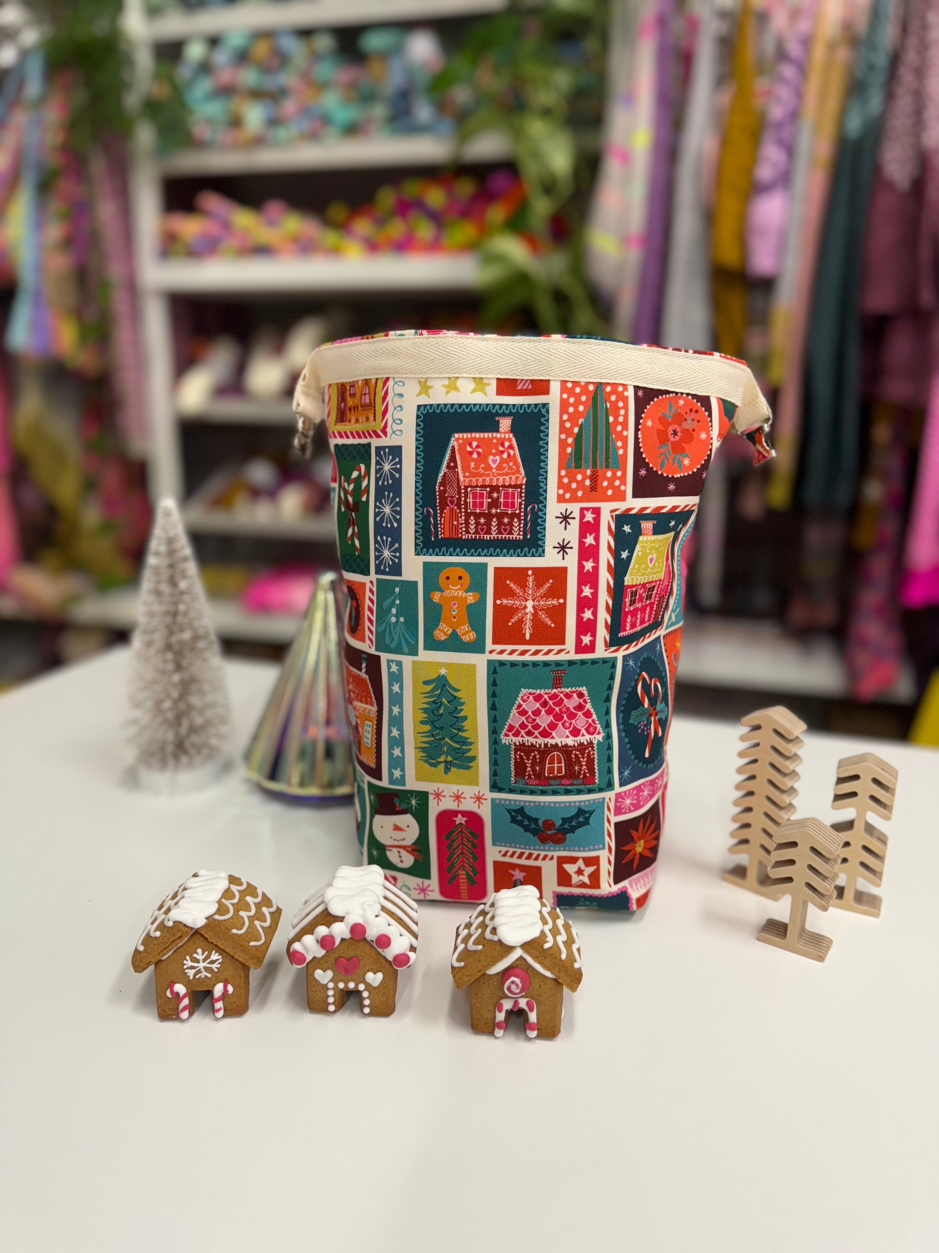 Project Bag Style 04 - Roll Top - Festive Patchwork Gingerbread house