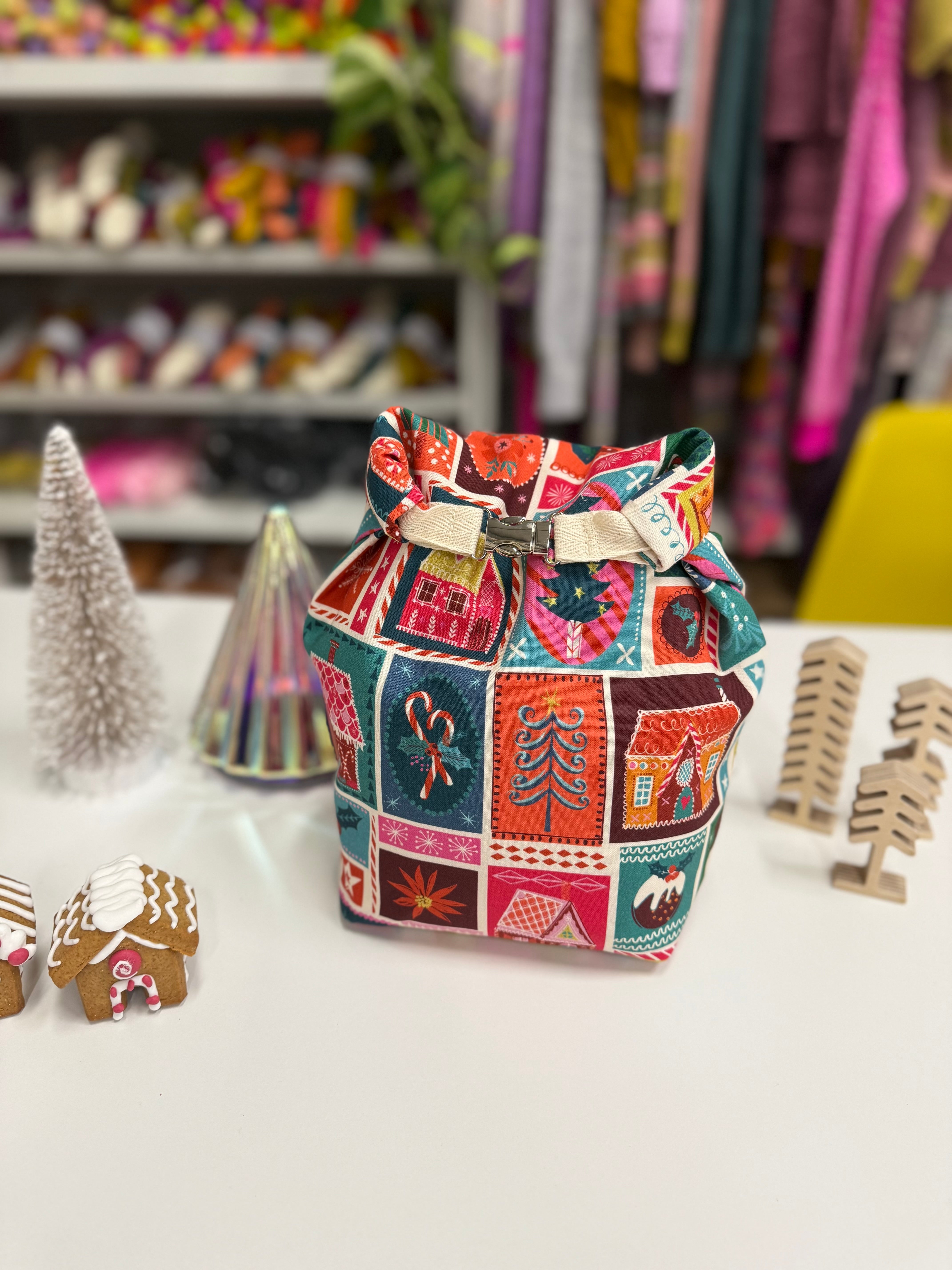 Project Bag Style 04 - Roll Top - Festive Patchwork Gingerbread house