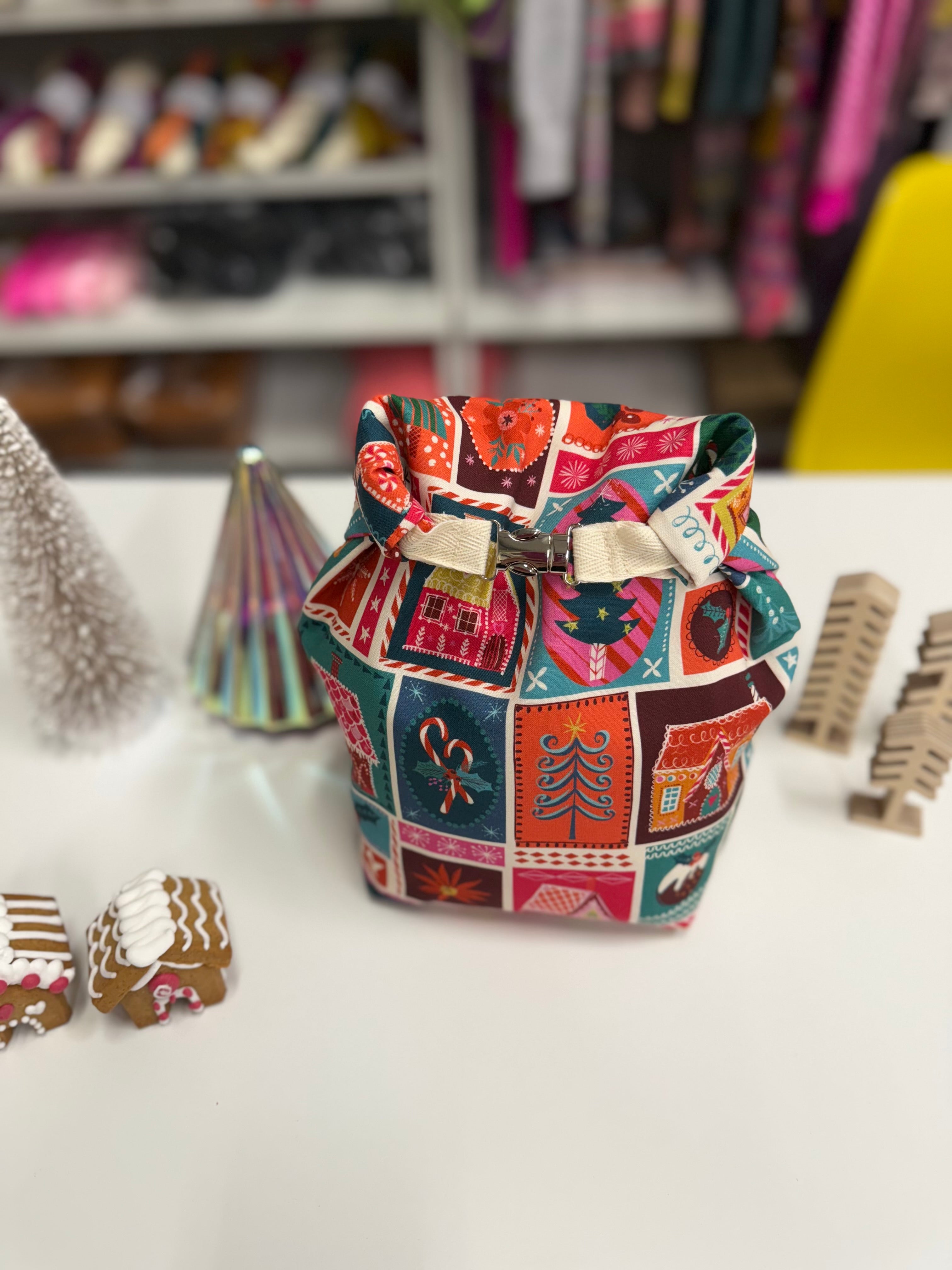 Project Bag Style 04 - Roll Top - Festive Patchwork Gingerbread house