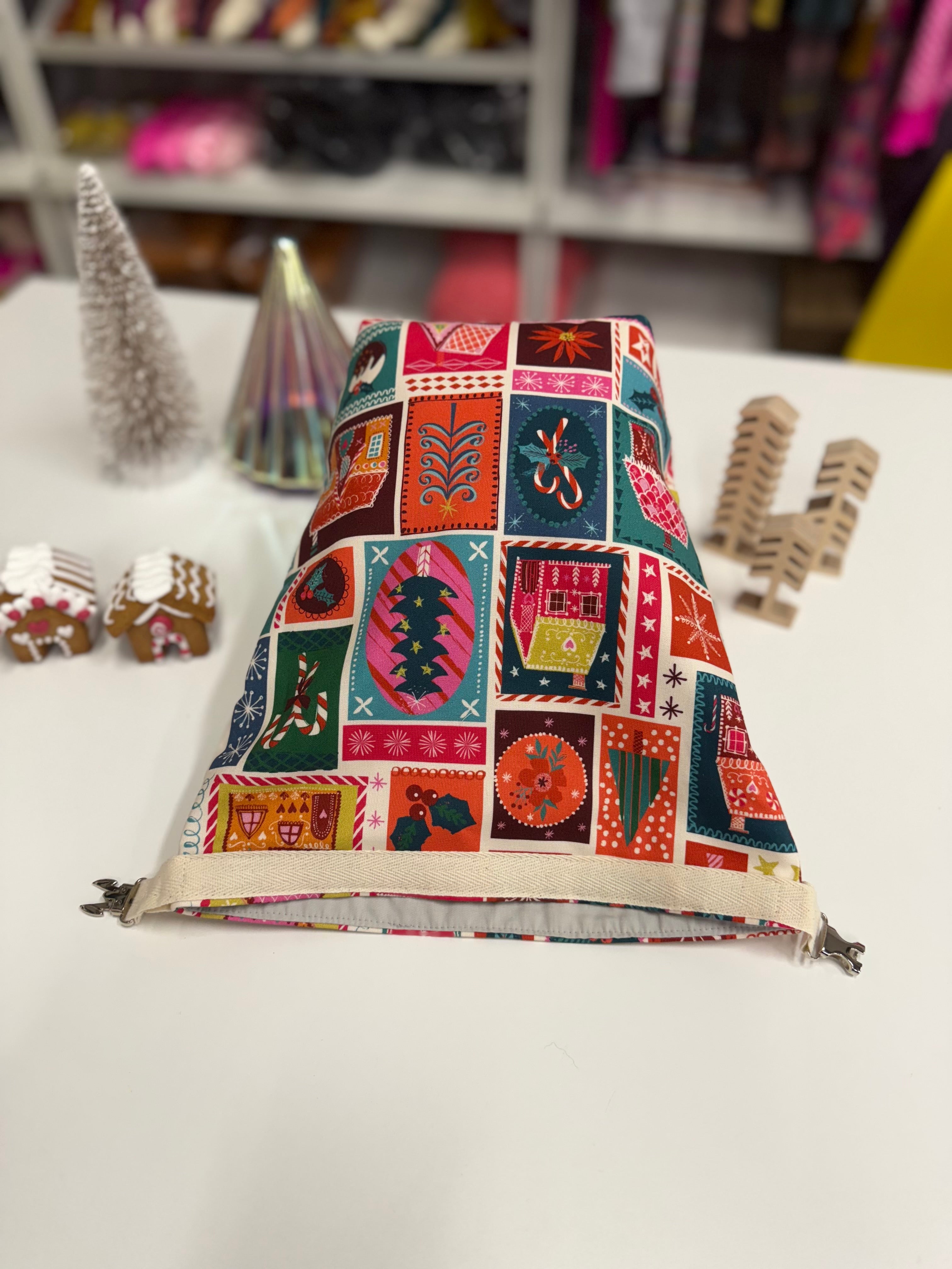 Project Bag Style 04 - Roll Top - Festive Patchwork Gingerbread house