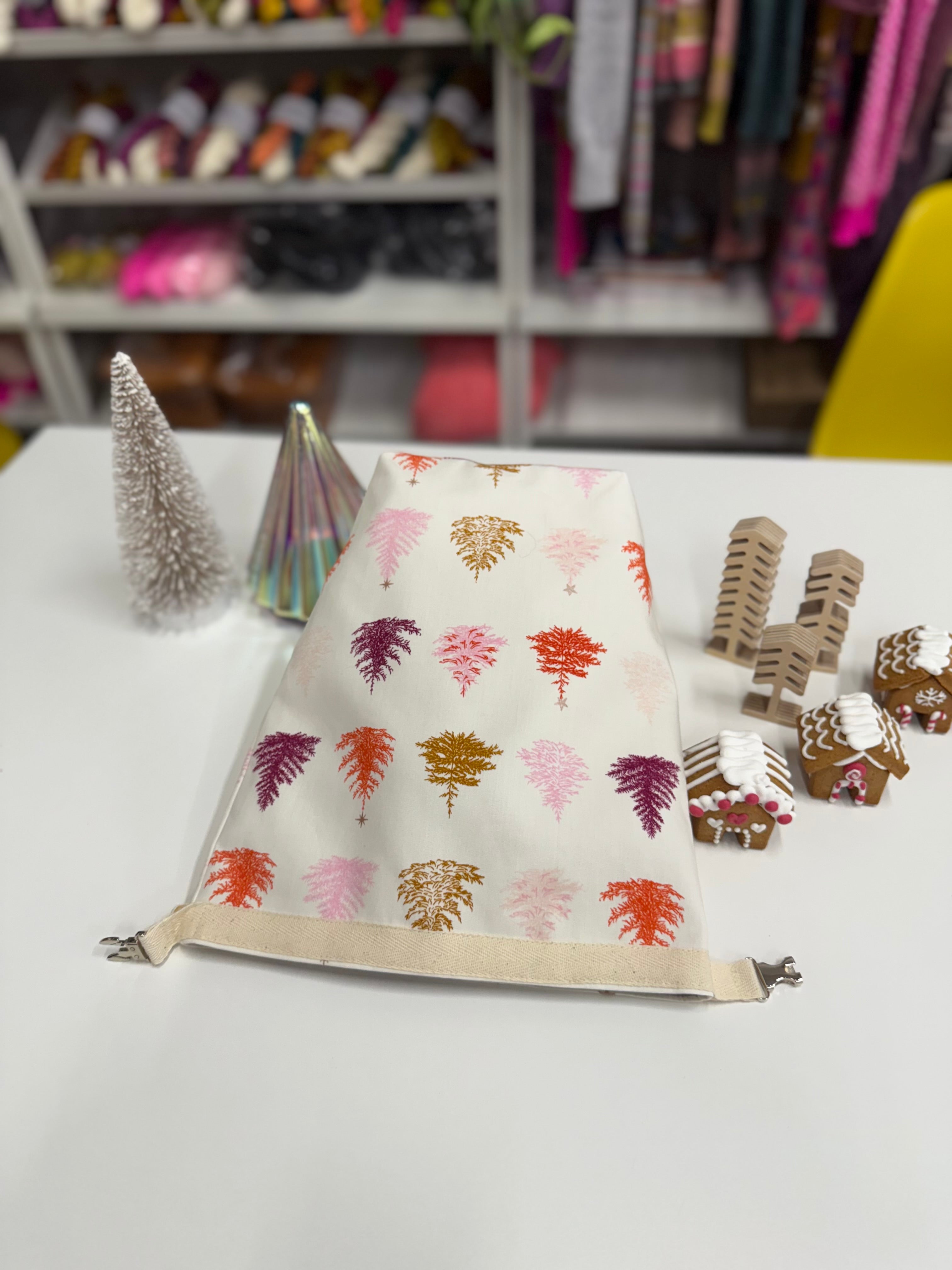 Project Bag Style 04 - Roll Top - Festive Pink Christmas Trees