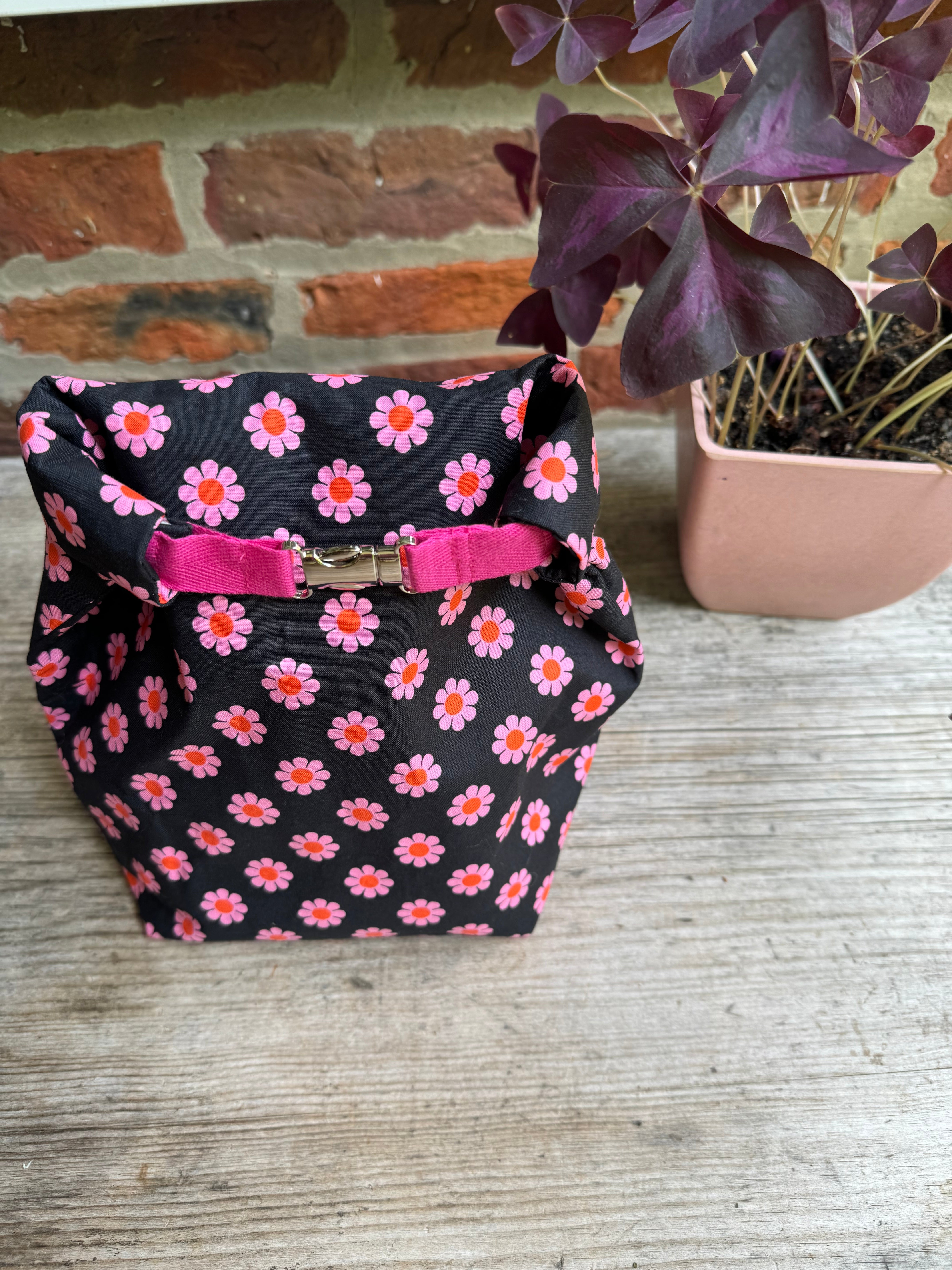 Project Bag Style 04 - Roll Top -   Black with Pink Flowers