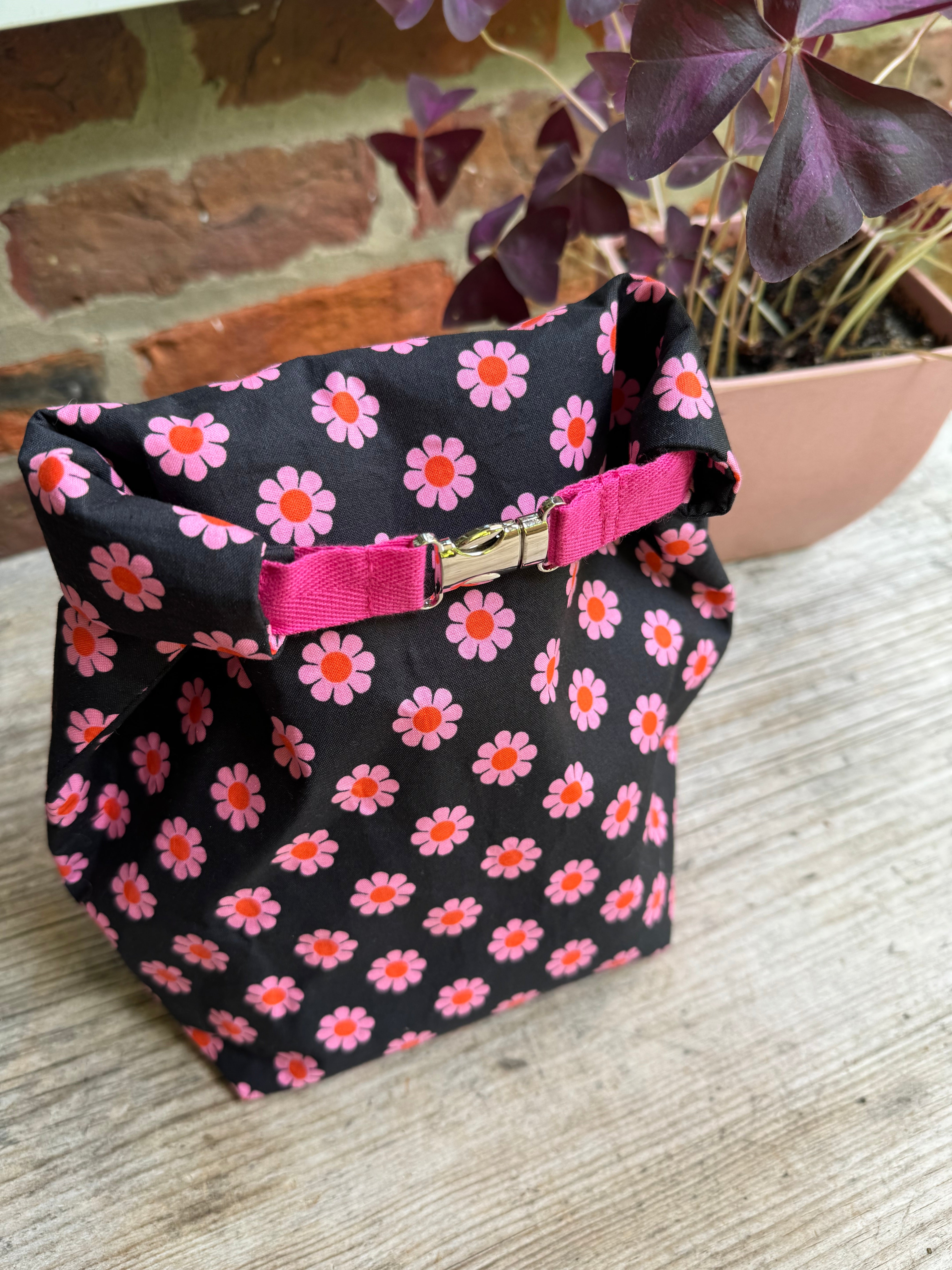 Project Bag Style 04 - Roll Top -   Black with Pink Flowers