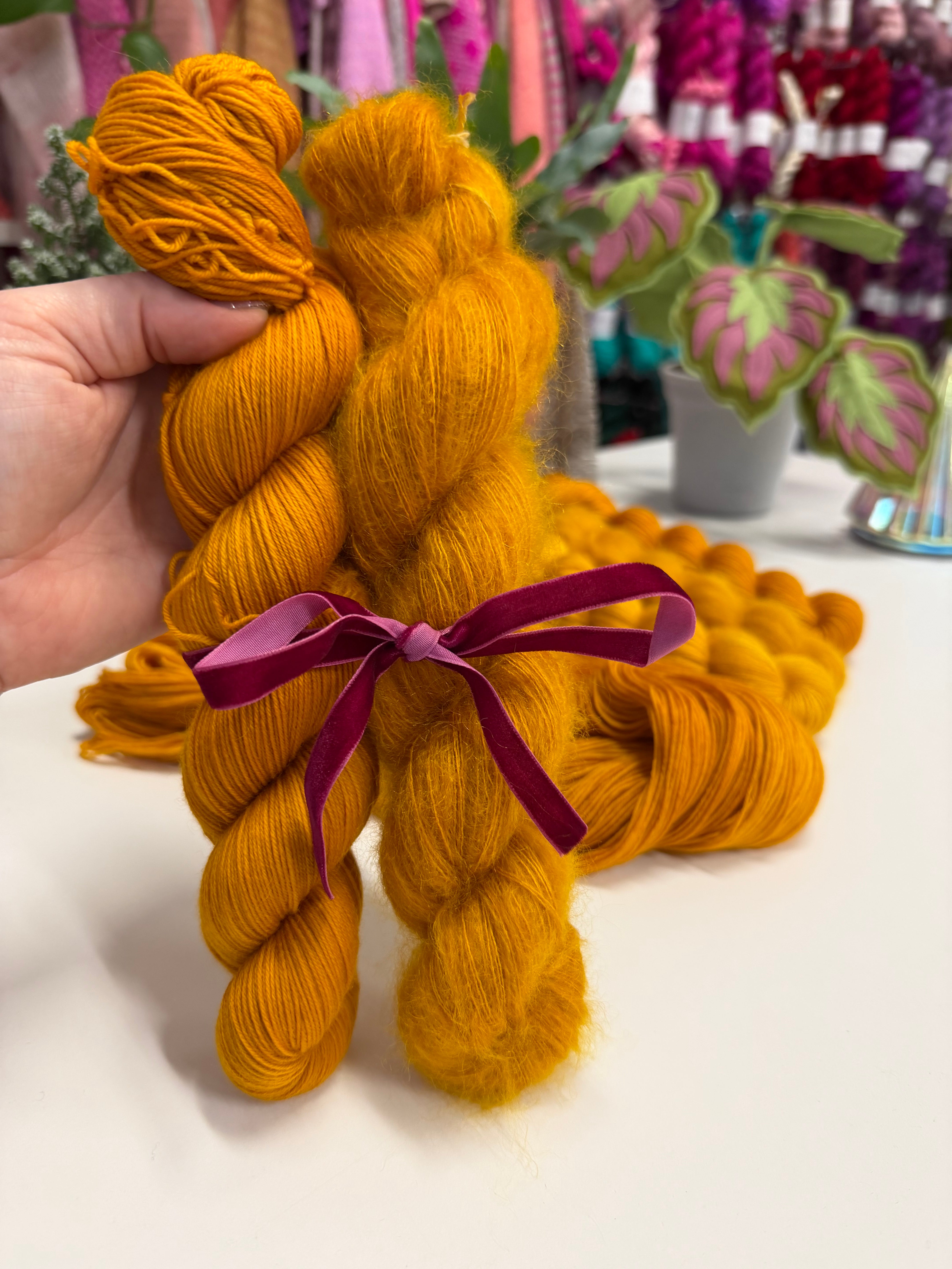 Colour Saturday - Craspedia