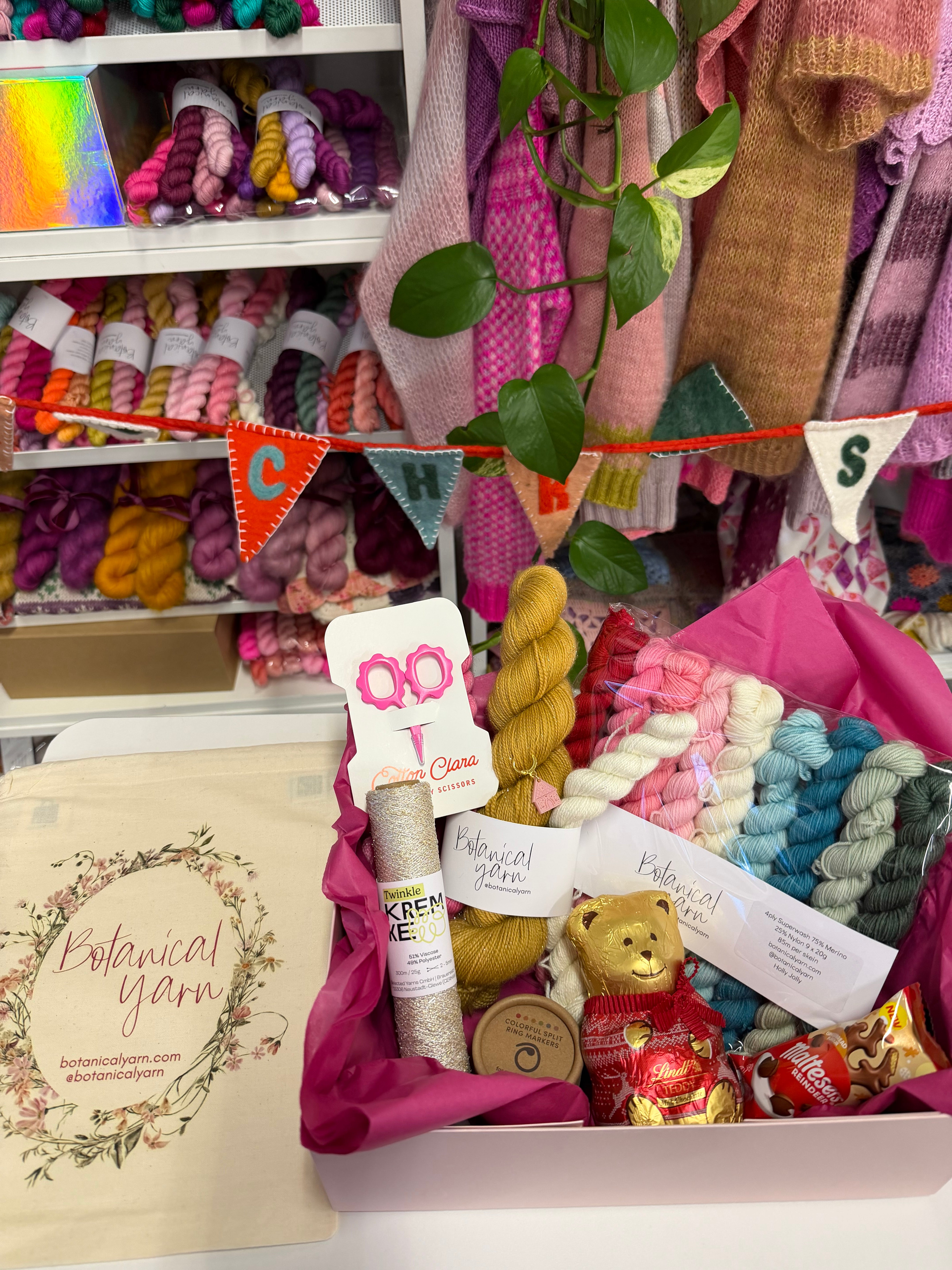 Gift Box 02 - Holly Jolly Gift Box