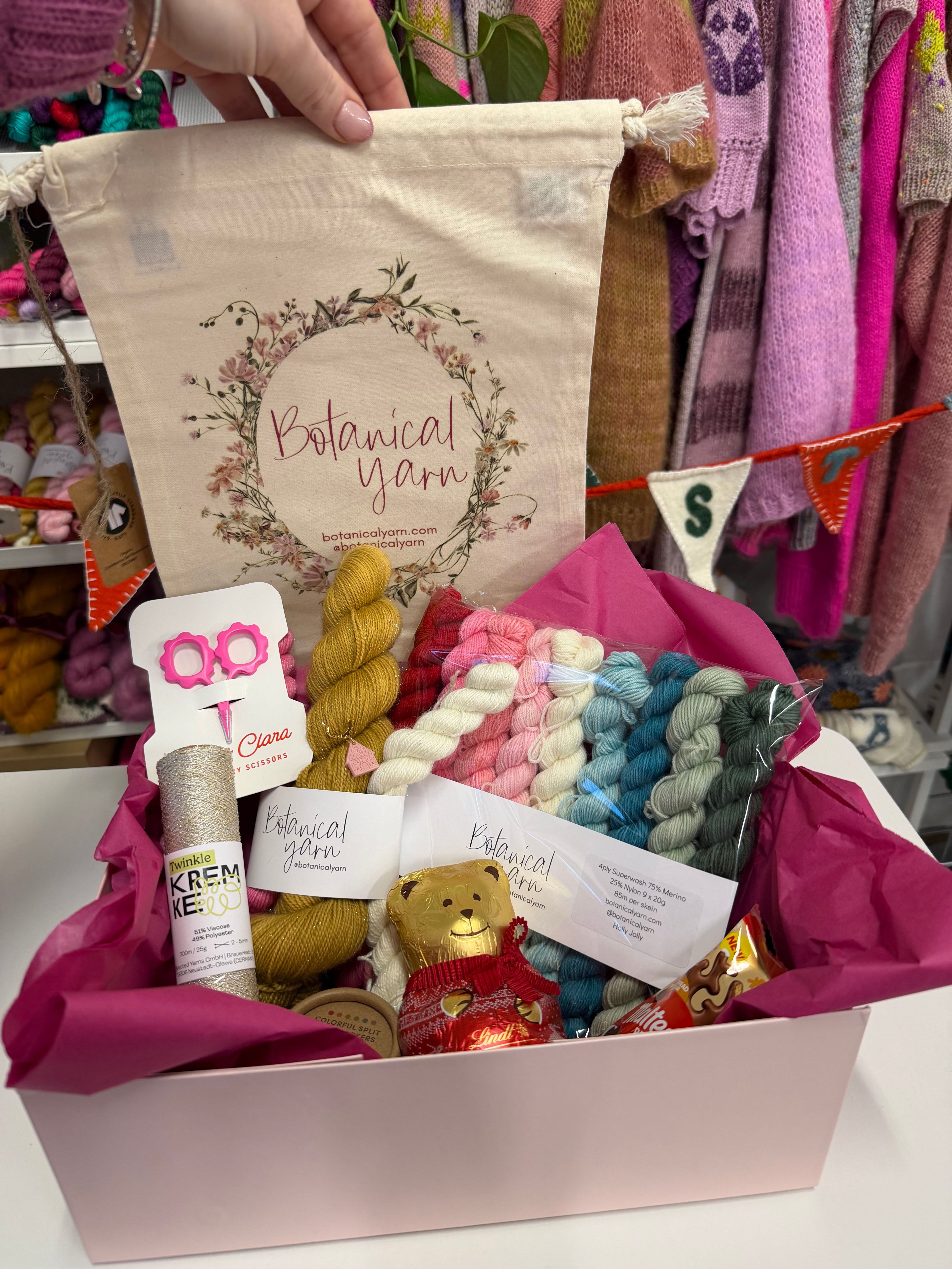 Gift Box 02 - Holly Jolly Gift Box