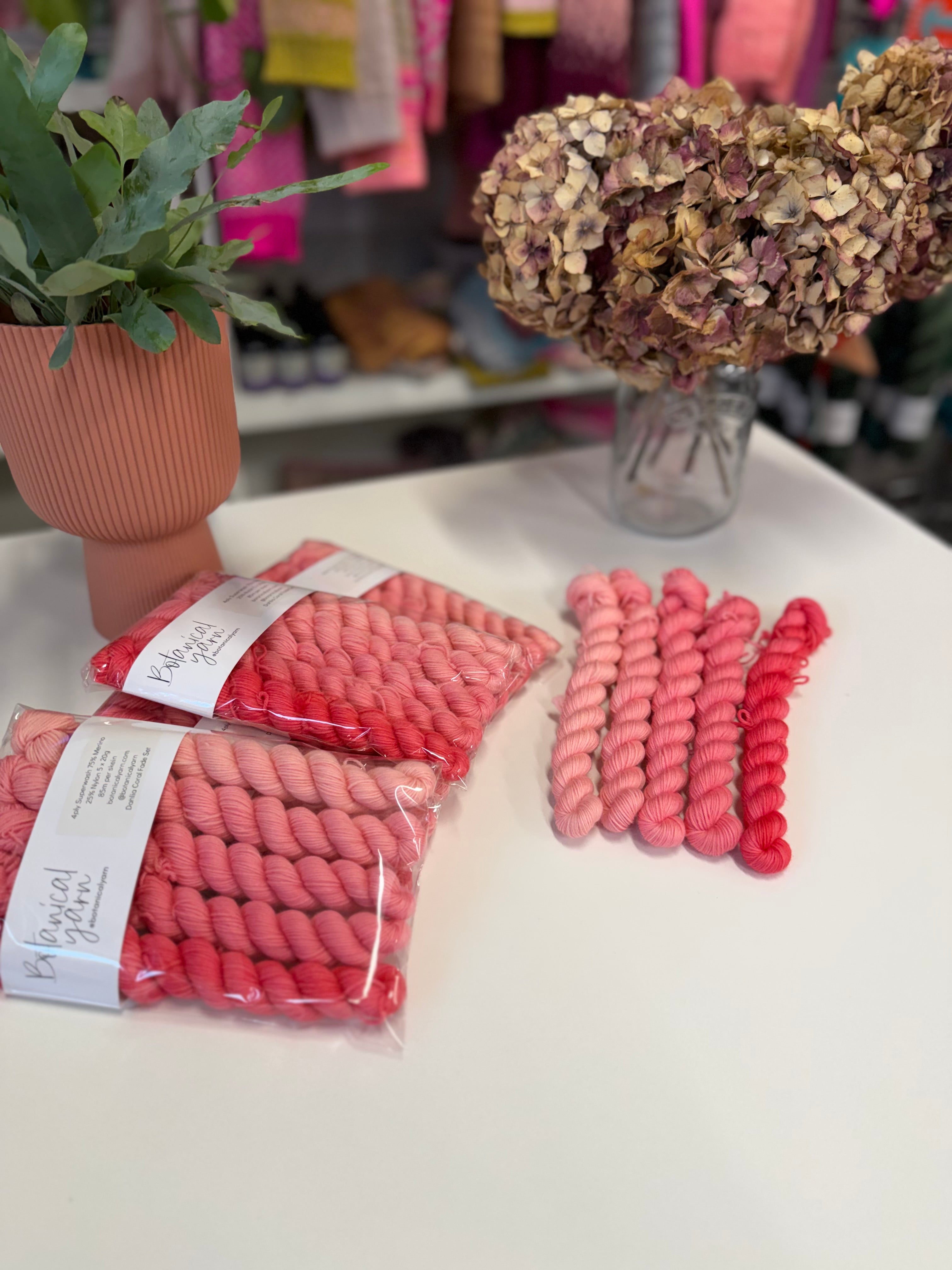Ready to ship - Dahlia Coral Fade - 5 x 20g Mini Skein Set