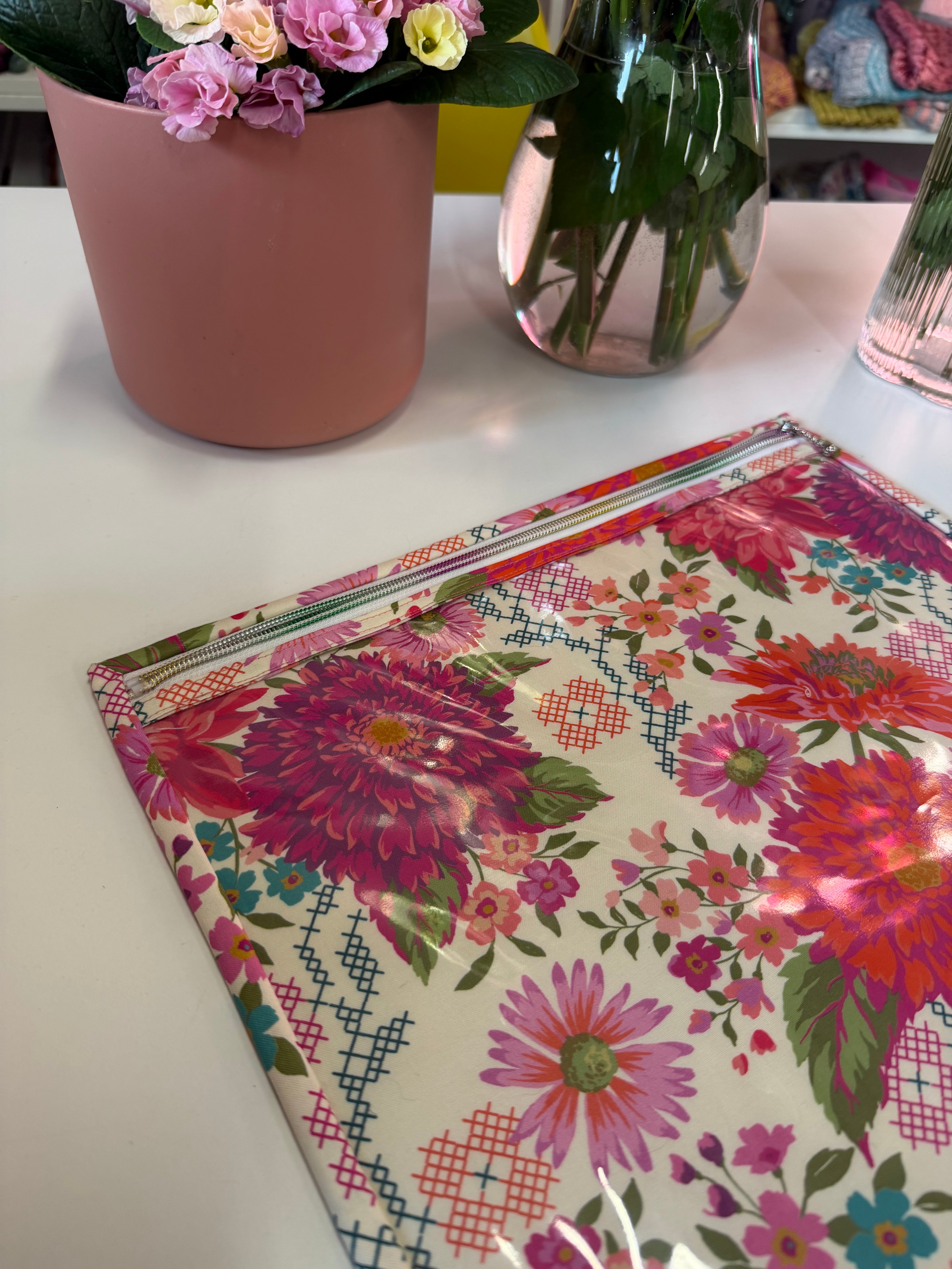 Made to order - Project Bag Style 05 - Embroidery Cross Stitch Zip Pouch - Cream Floral with Cross Stitches