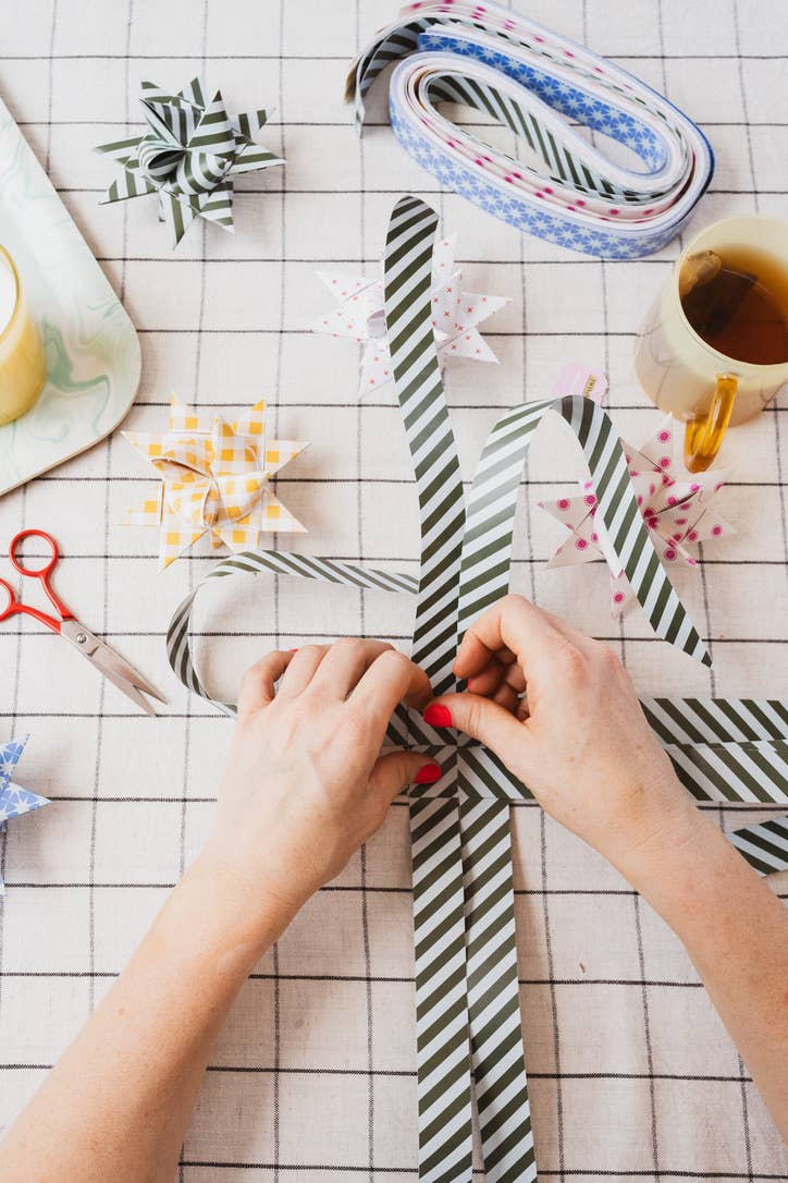 Froebel Star Paper Craft Kit – Make 20 Stars in 5 Beautiful