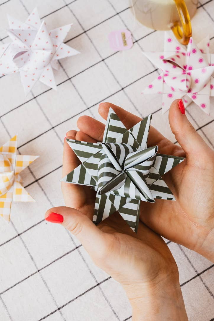 Froebel Star Paper Craft Kit – Make 20 Stars in 5 Beautiful