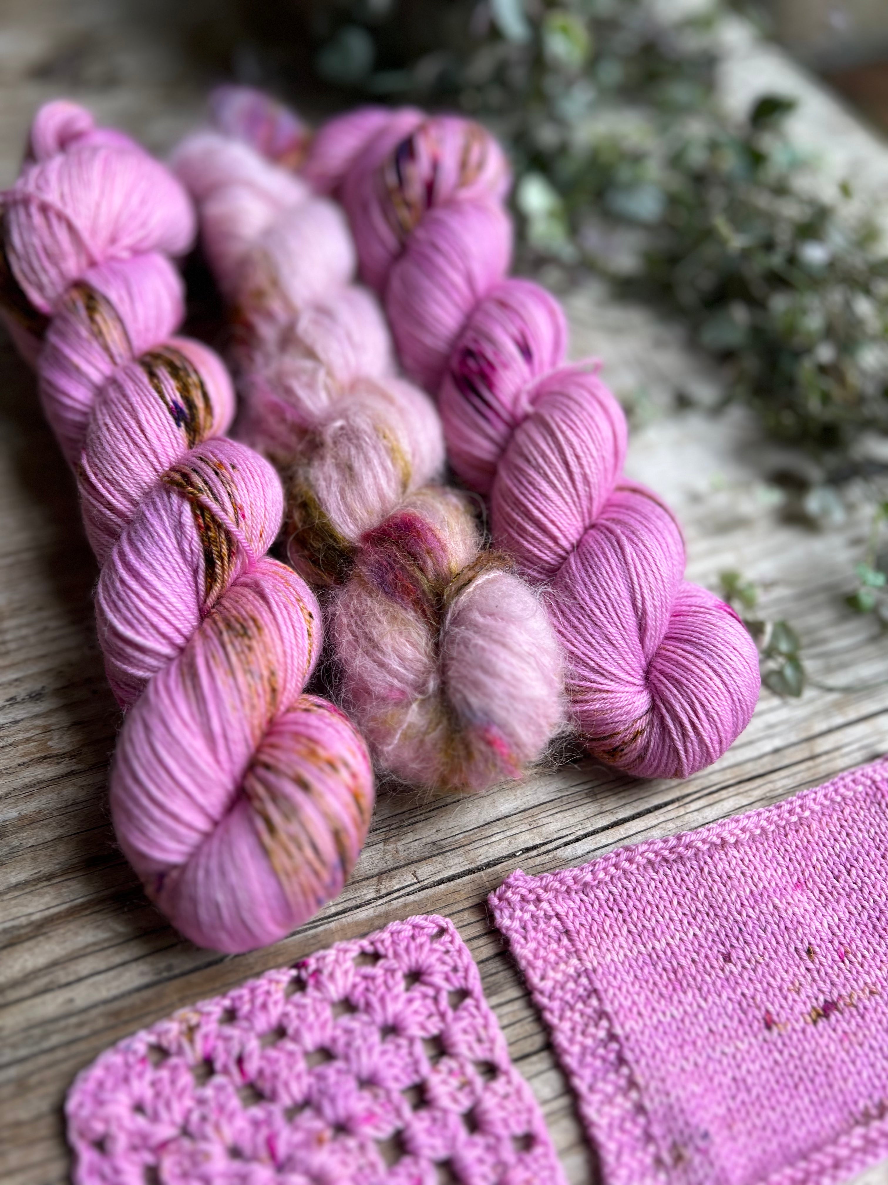 Universal Knitting Needle & Crochet Hook Gauge
