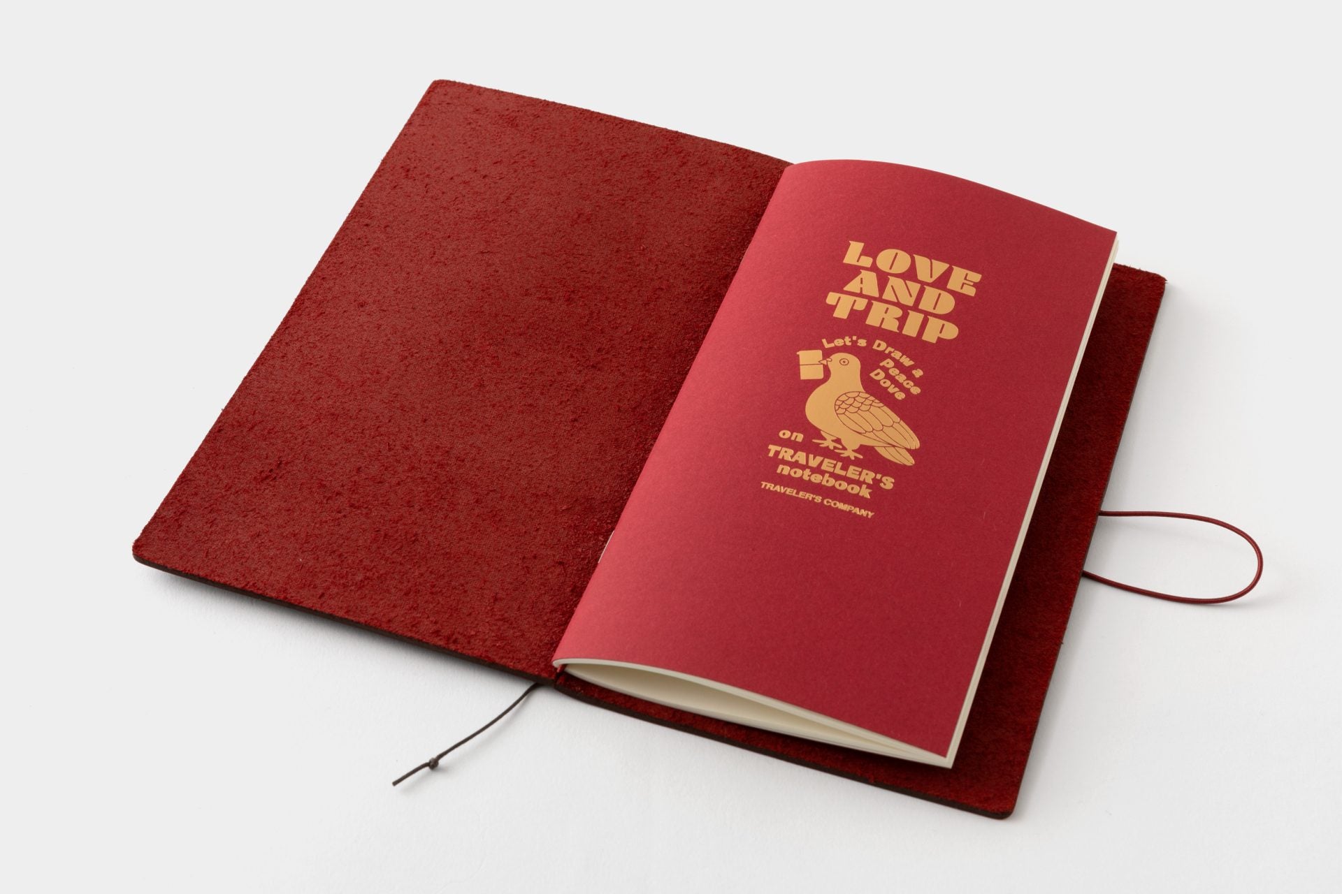 TRAVELER’S Notebook LOVE AND TRIP Red – Regular Size