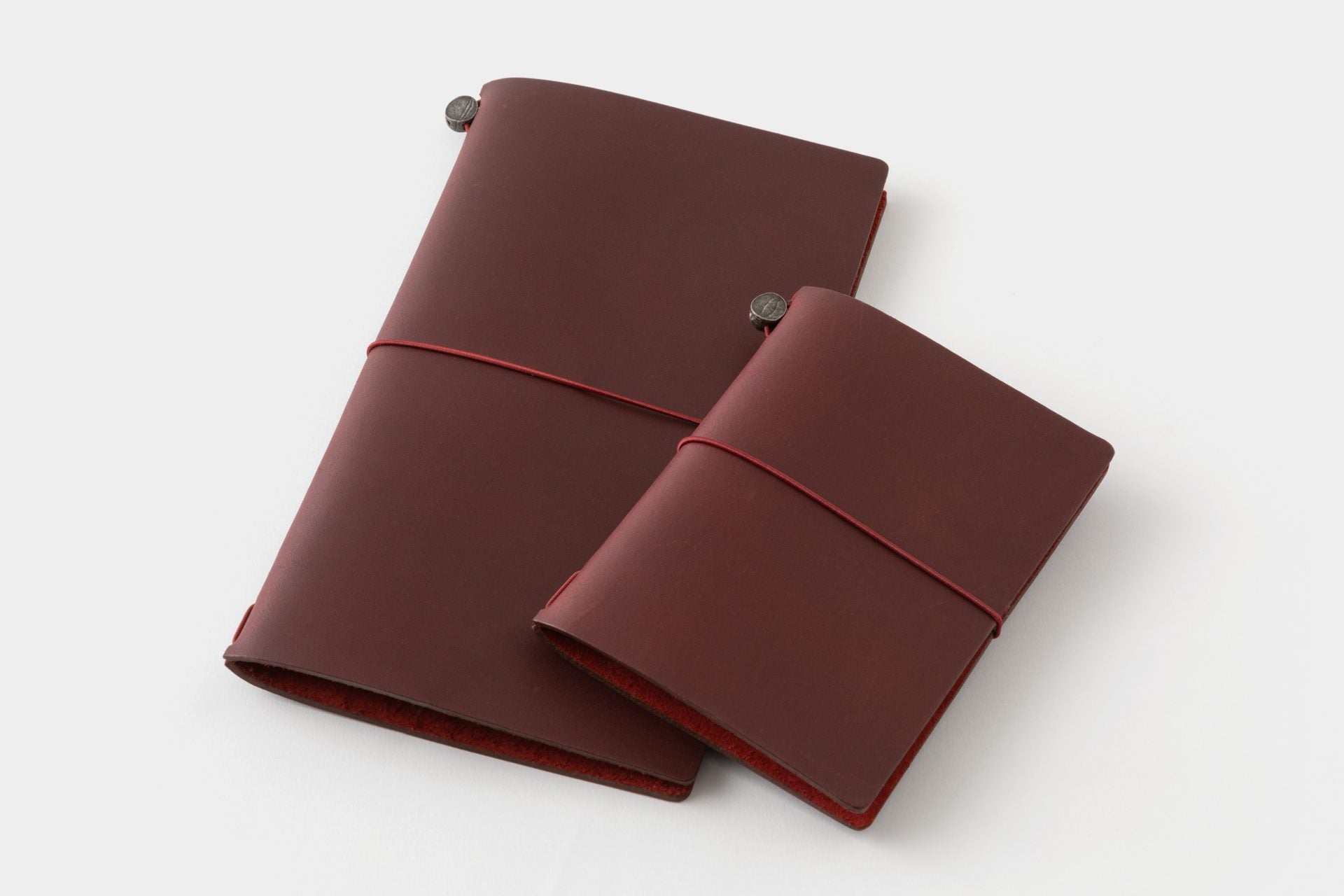 TRAVELER’S Notebook LOVE AND TRIP Red – Regular Size