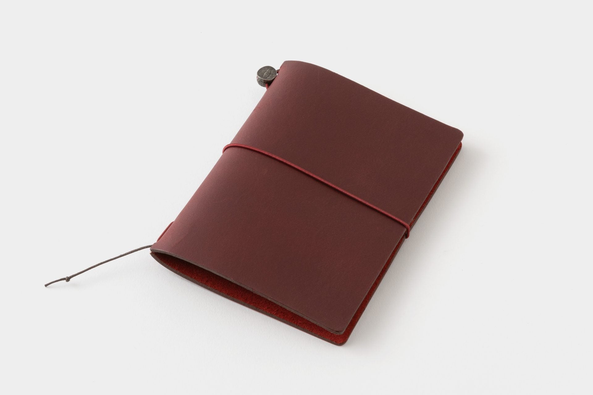 TRAVELER’S Notebook LOVE AND TRIP Red – Passport Size