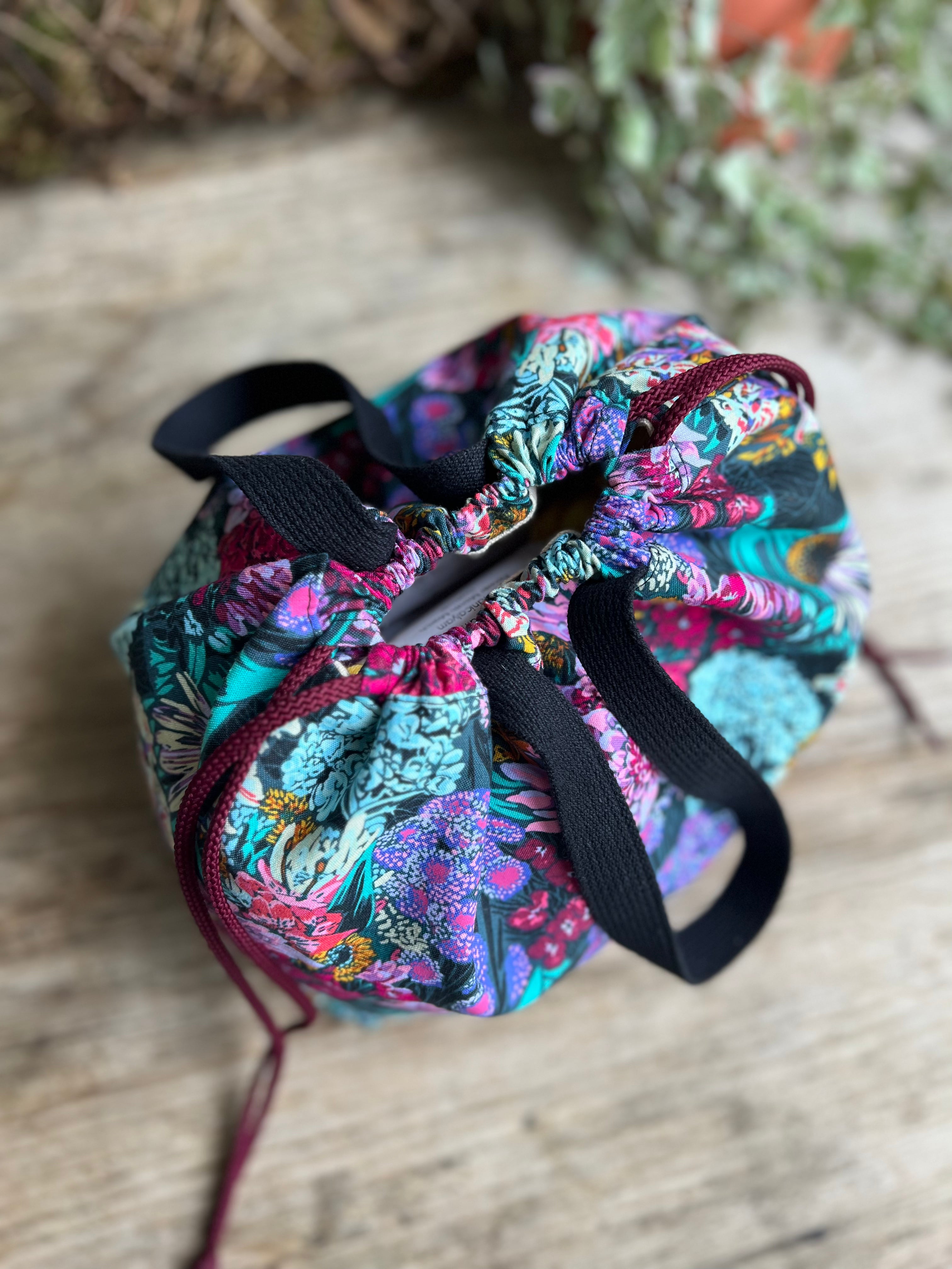 Made to order - Botanical yarn - Project bag style 02 -  Dark florals