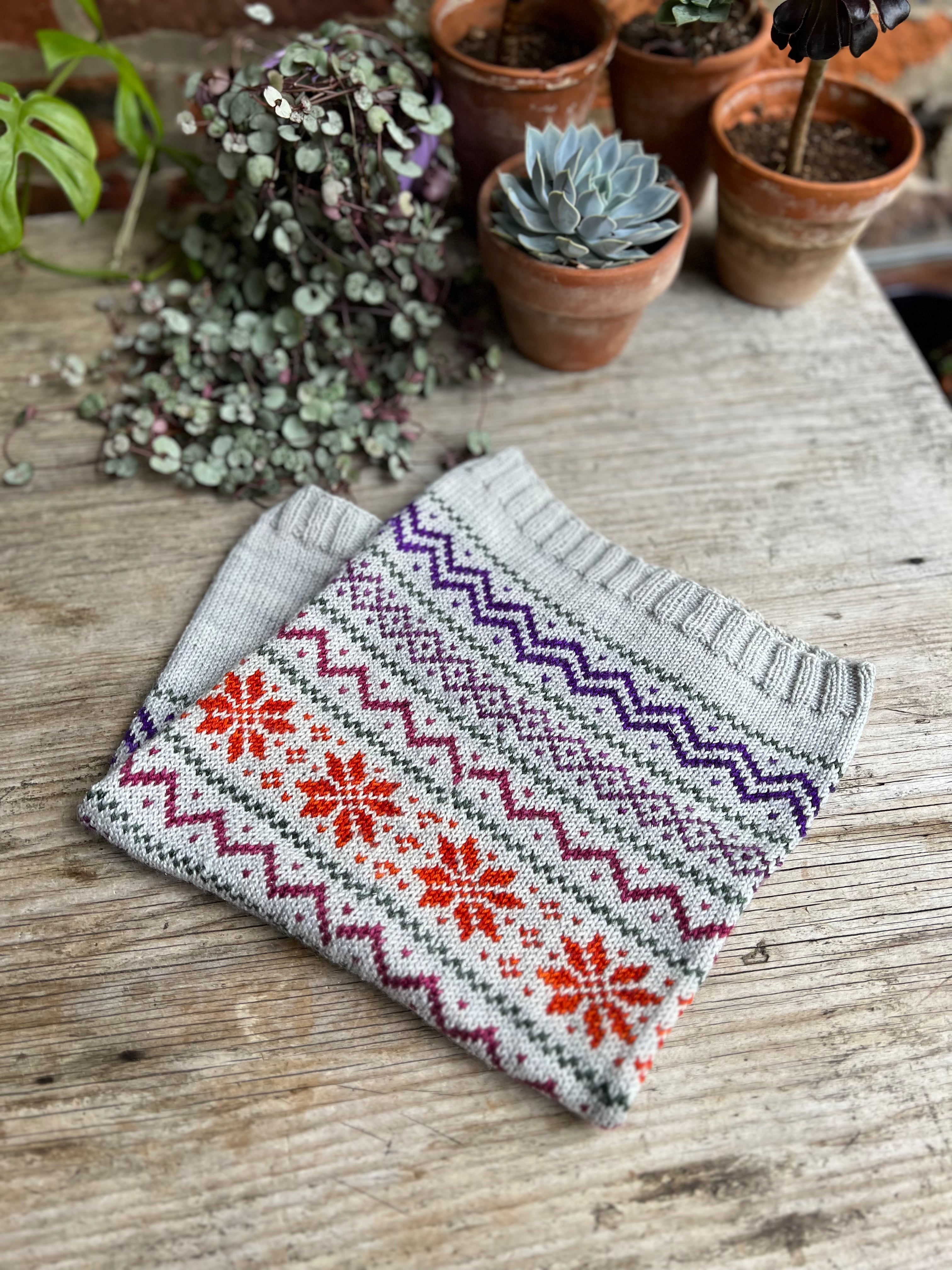 Festive Flower Cowl by Twinset & Purl PDF Pattern
