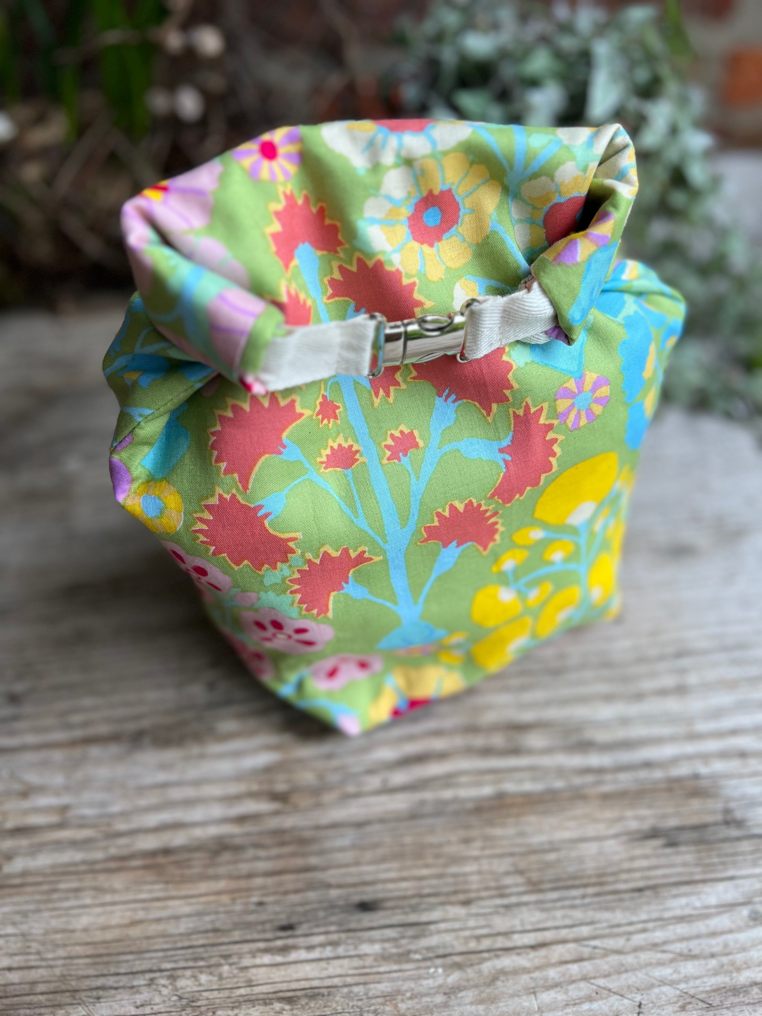 Ready to ship - Project Bag Style 04 - Roll Top - Spring Flowers
