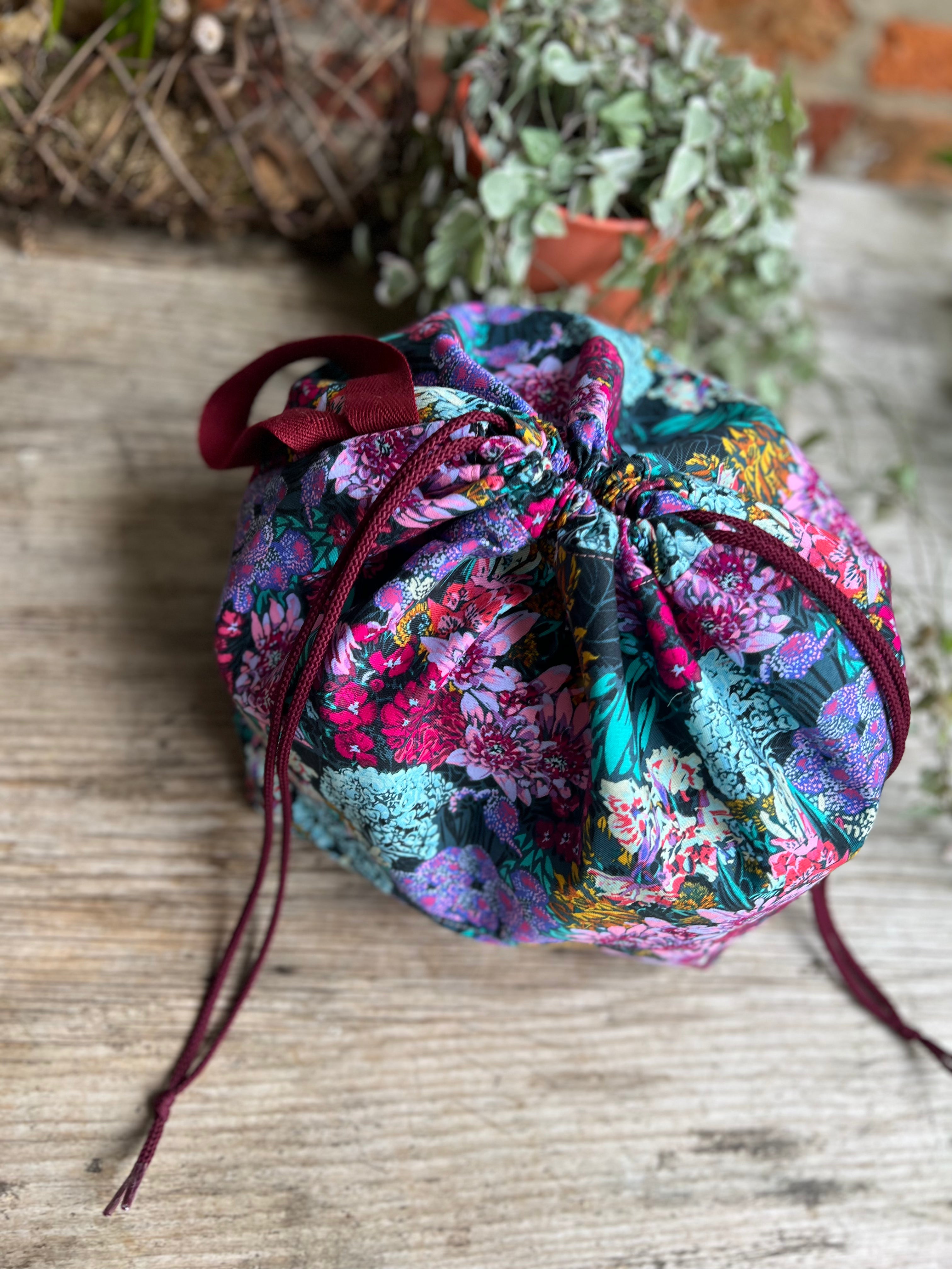 Botanical yarn - Project bag style 01 - Dark Florals