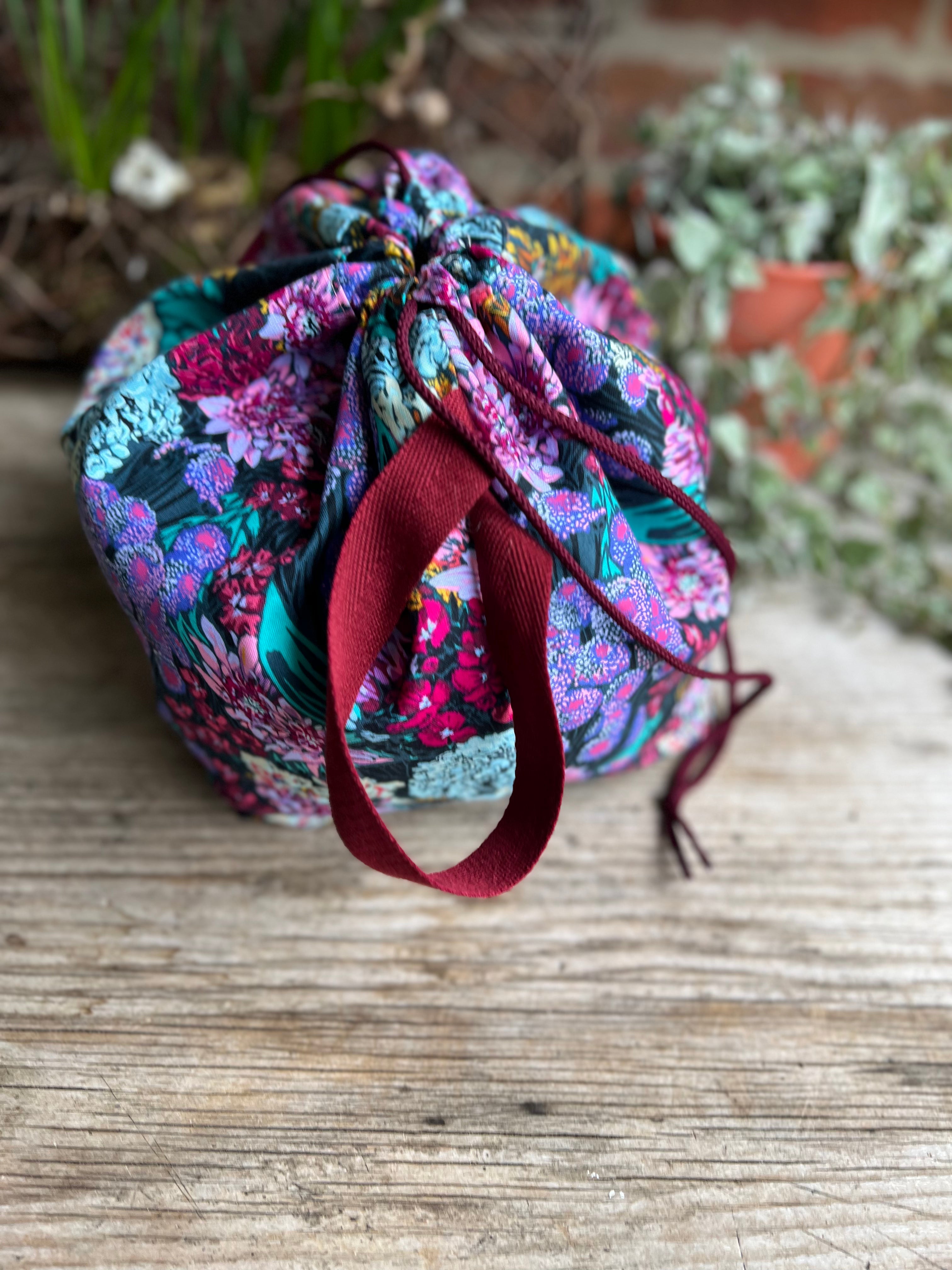 Botanical yarn - Project bag style 01 - Dark Florals